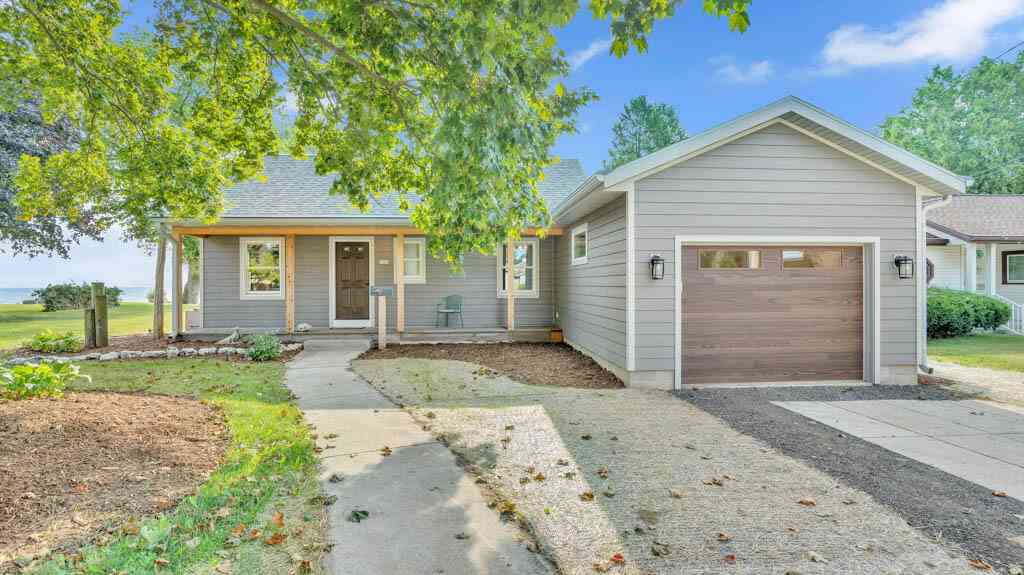 Homes For Sale - 2503 Lakeshore<br/> Sheboygan, WI 53081