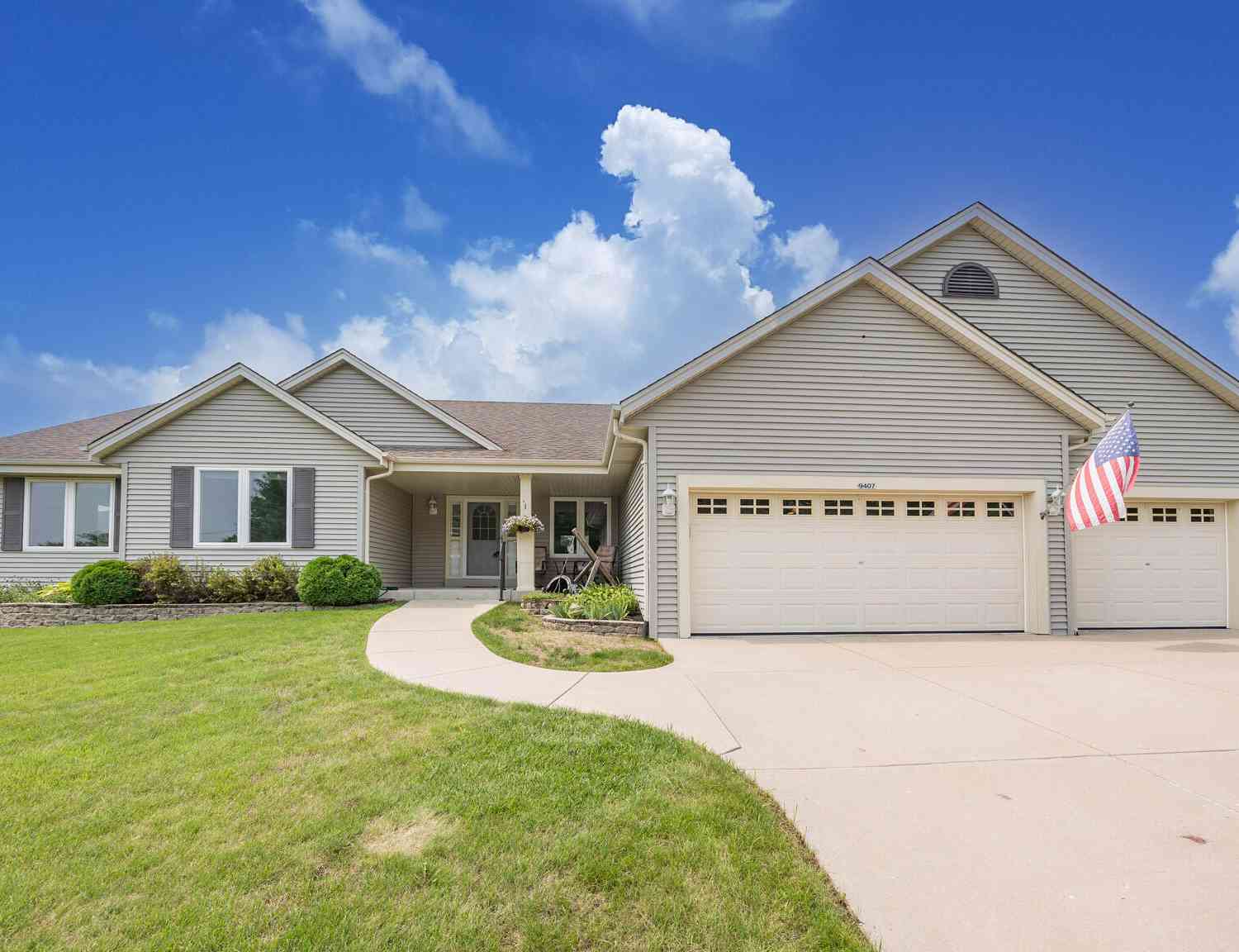 Homes For Sale - 9407 S 33rd<br/> Franklin, WI 53132