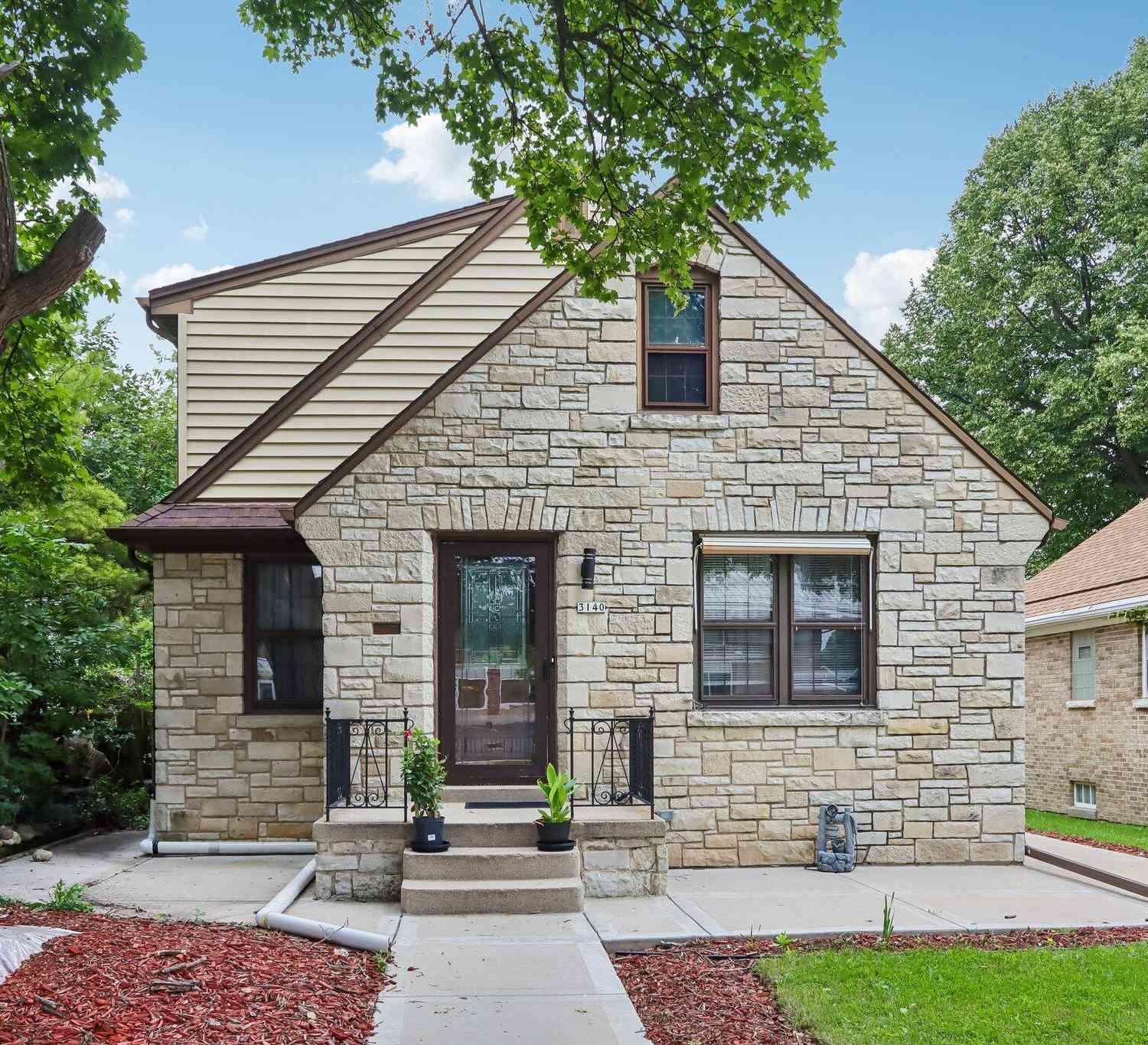 Homes For Sale - 3140 S 40th<br/> Milwaukee, WI 53215