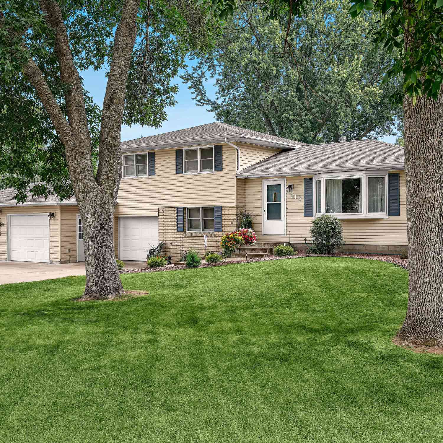 Homes For Sale - 613 Dauphin<br/> Campbell, WI 54603