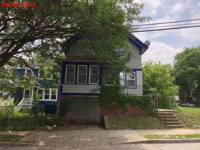 Homes For Sale - 209 E Chambers<br/> Milwaukee County, Milwaukee, WI 53212