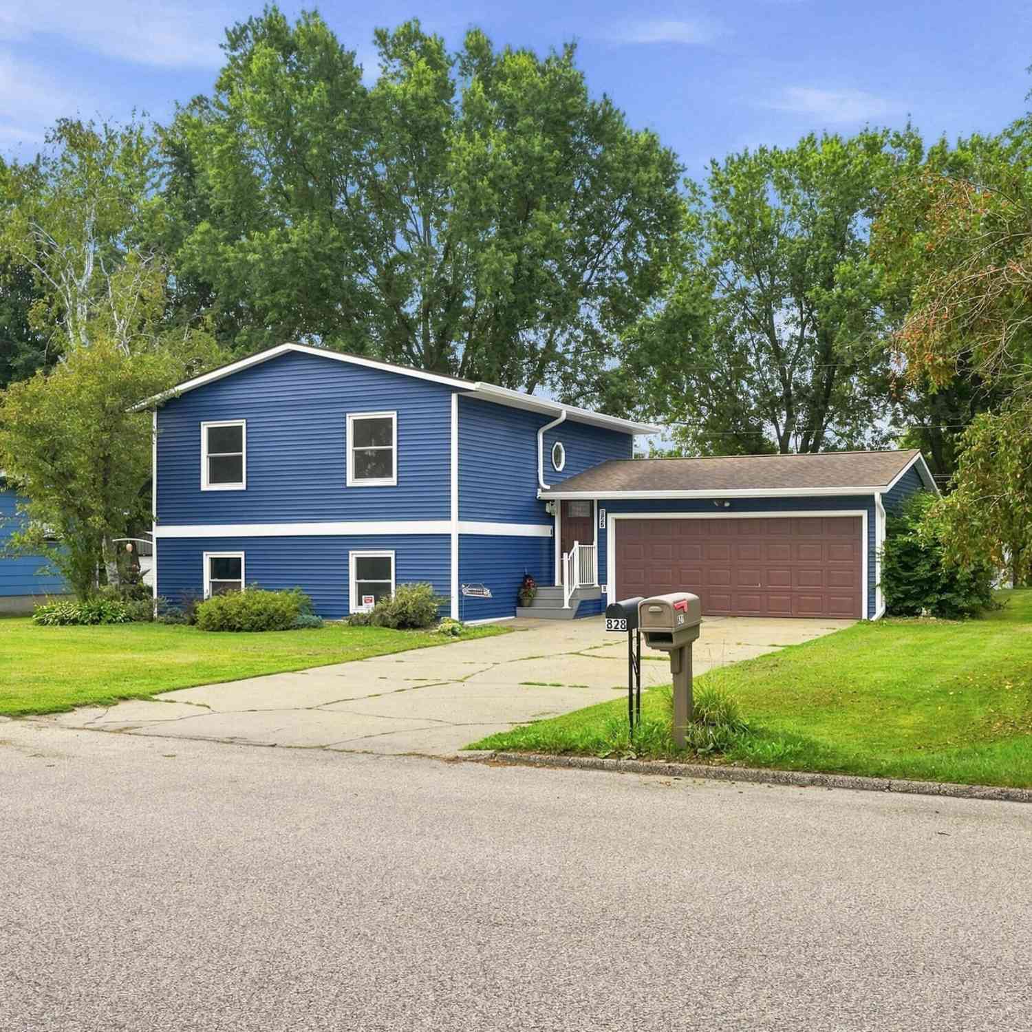 Homes For Sale - 827 Olson<br/> Blair, WI 54616