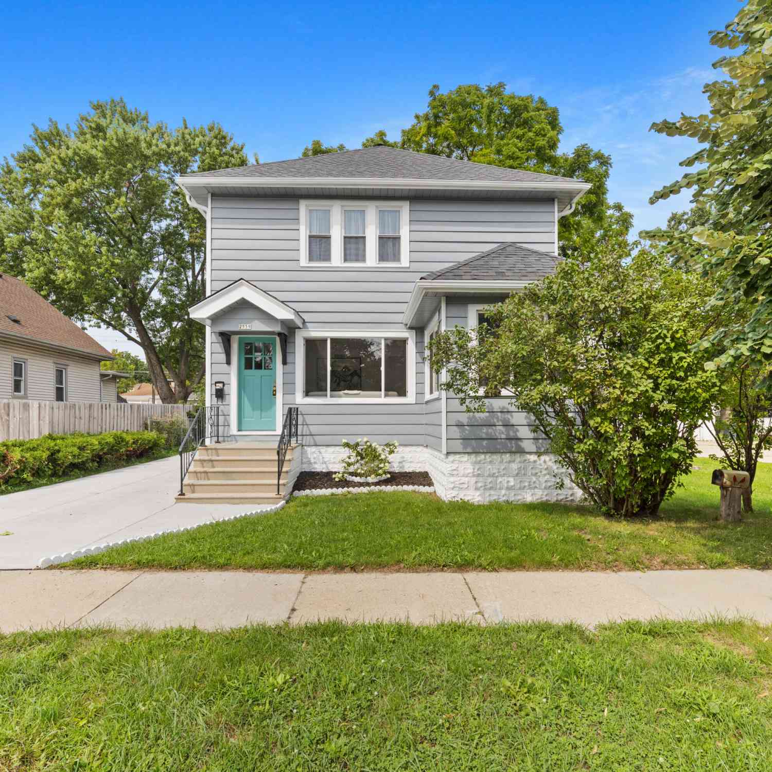 Homes For Sale - 2559 S 84th<br/> West Allis, WI 53227