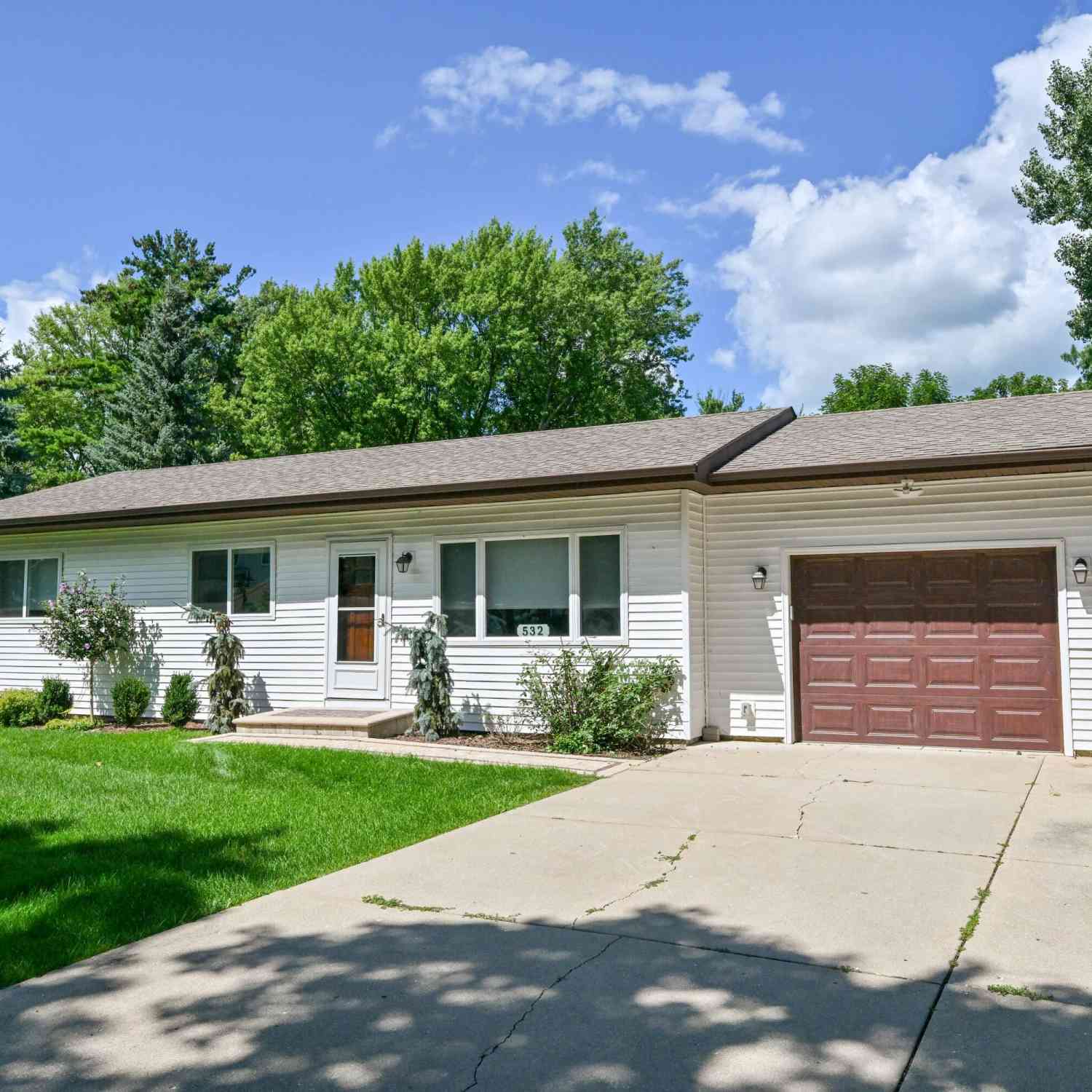 Homes For Sale - 532 Schroeder<br/> Delavan, WI 53115