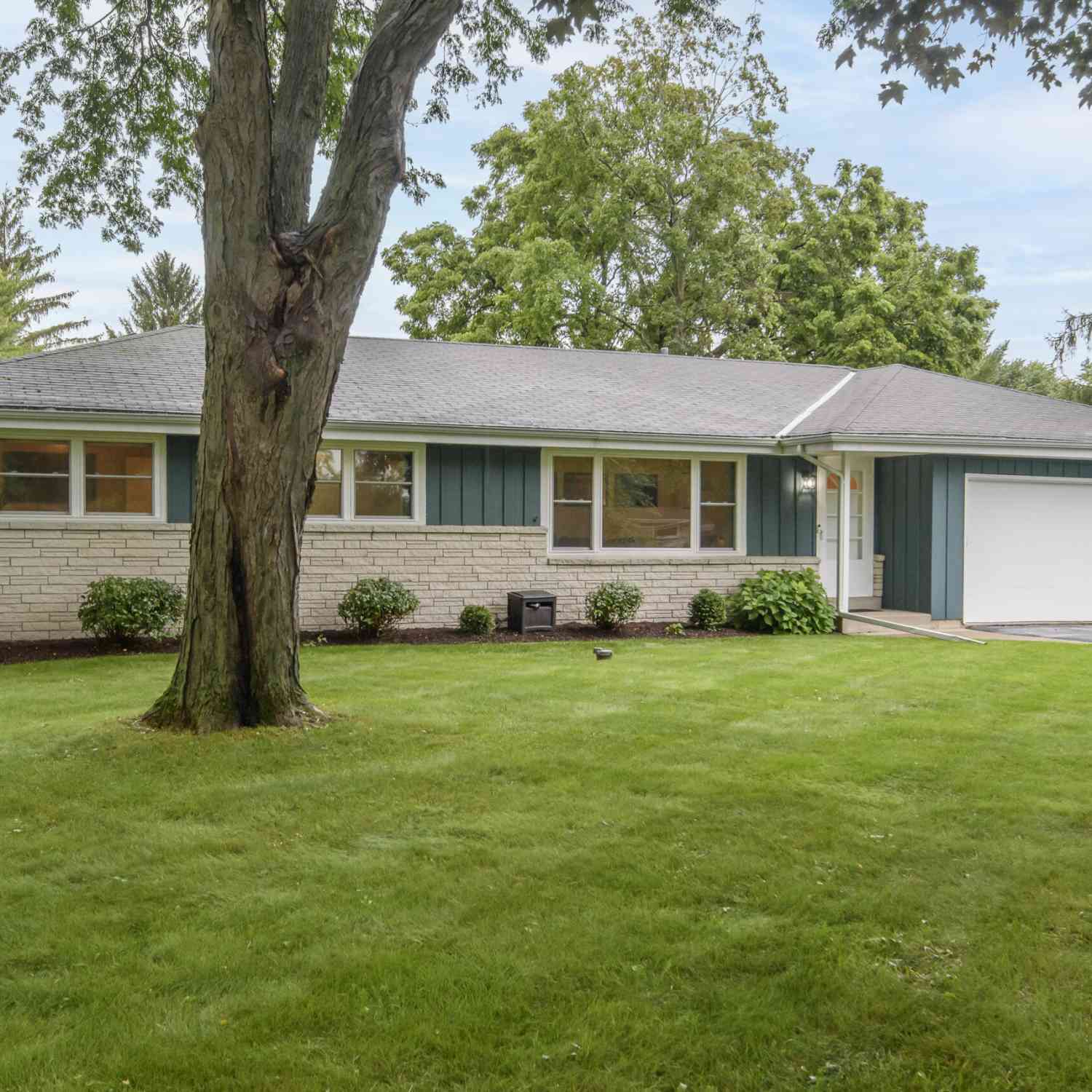 Homes For Sale - 334 Maple<br/> Waukesha, WI 53188