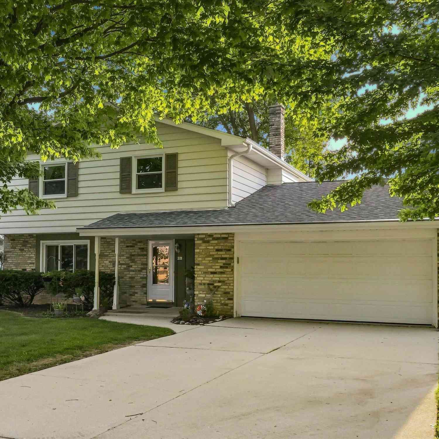Homes For Sale - 931 Fairview<br/> Ozaukee County, Port Washington, WI 53074