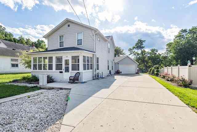 Homes For Sale - 320 N Jefferson<br/> Whitewater, WI 53190