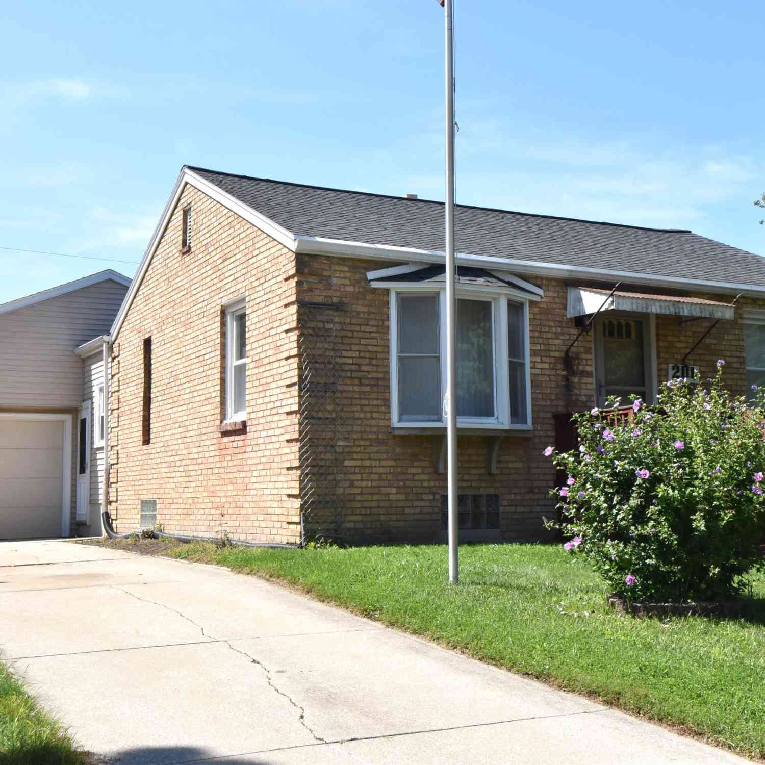 Homes For Sale - 206 Belmont<br/> Racine, WI 53405