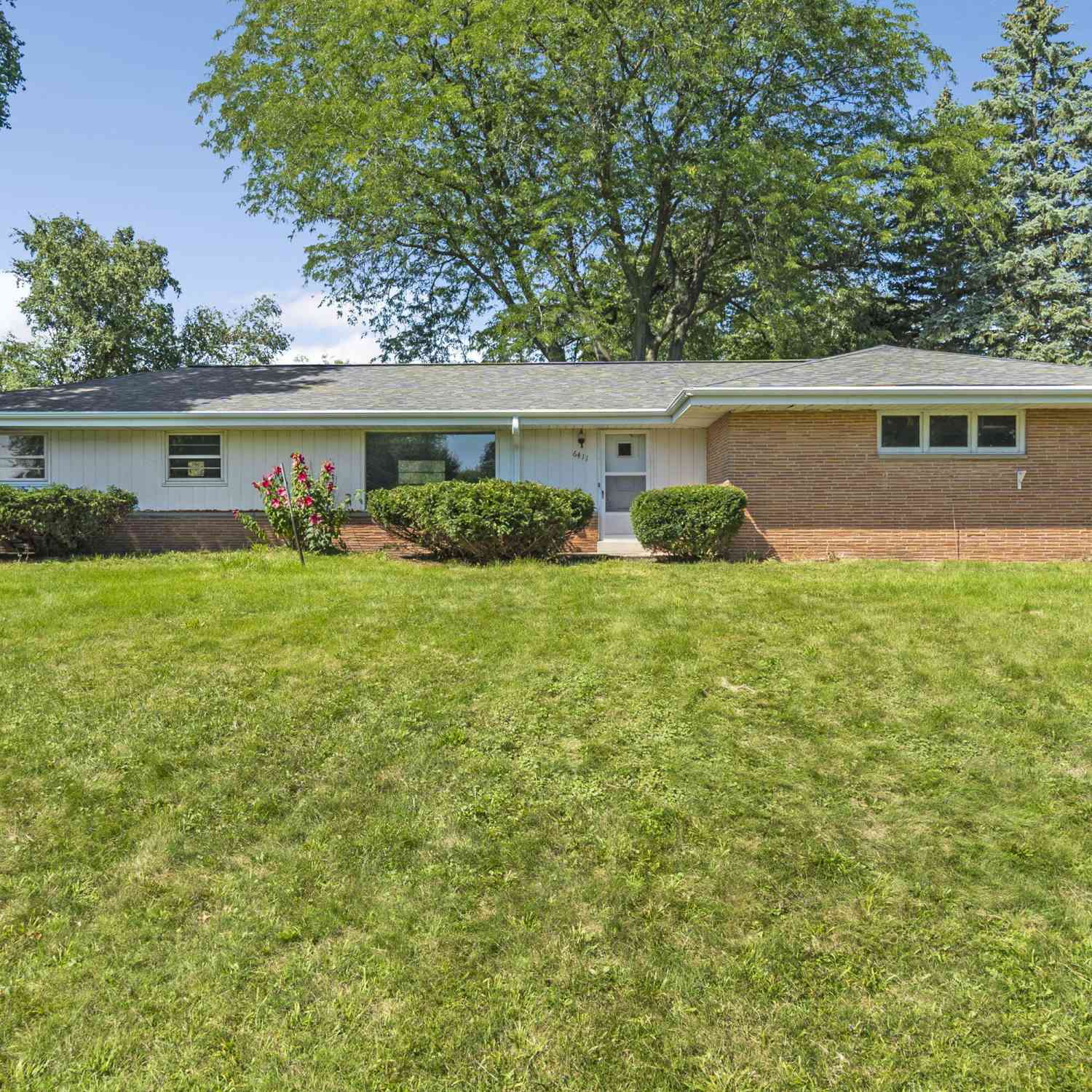 Homes For Sale - 6411 S 118th<br/> Franklin, WI 53132
