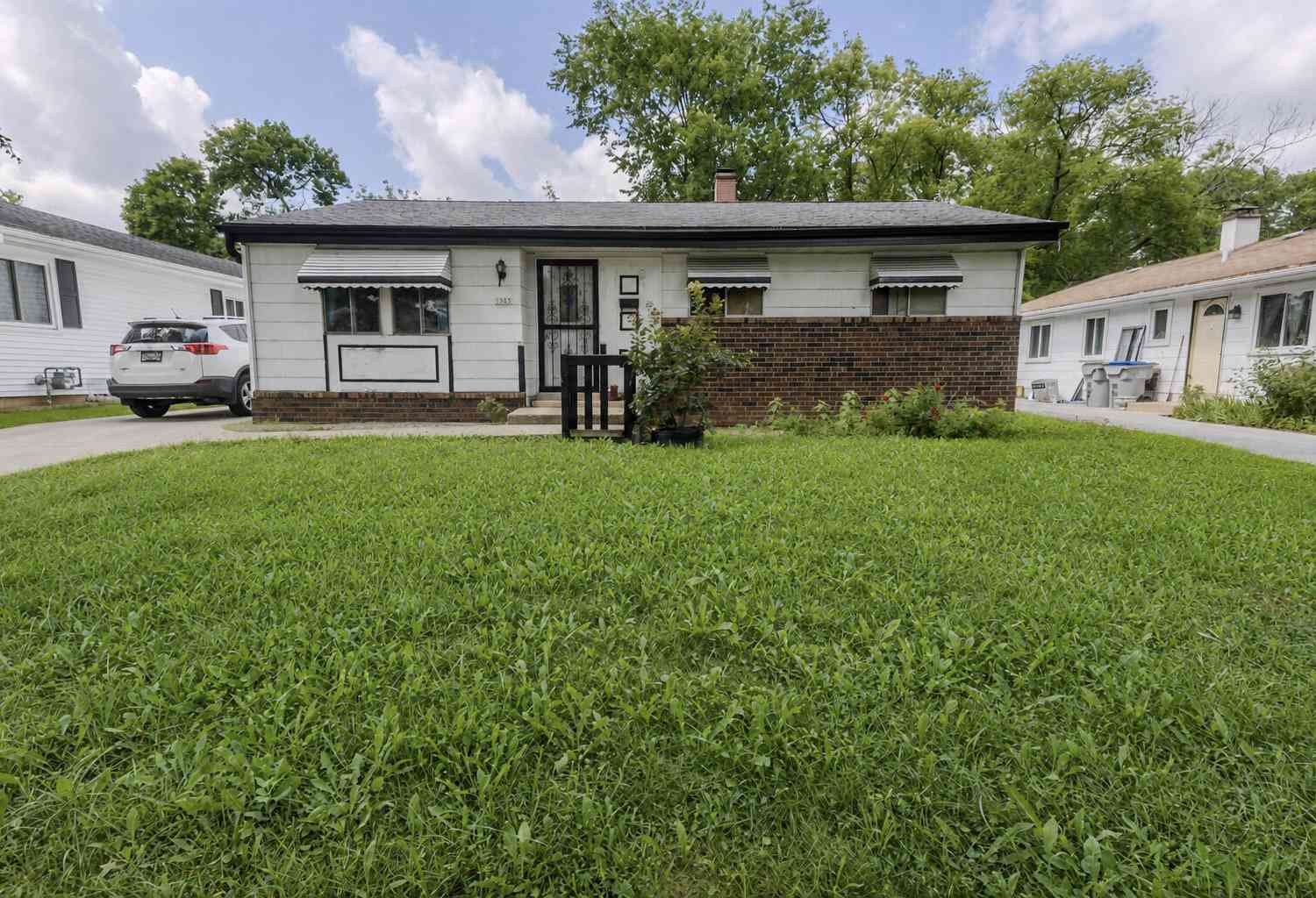Homes For Sale - 1943 W Kneeland<br/> Milwaukee, WI 53205