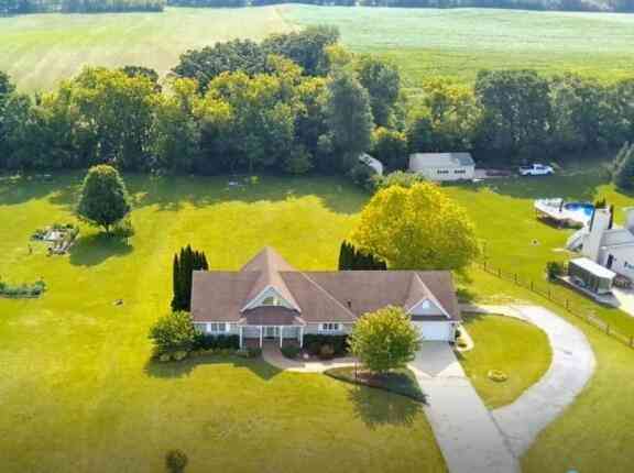 Homes For Sale - 8651 Fieldstone<br/> Racine County, Burlington, WI 53105