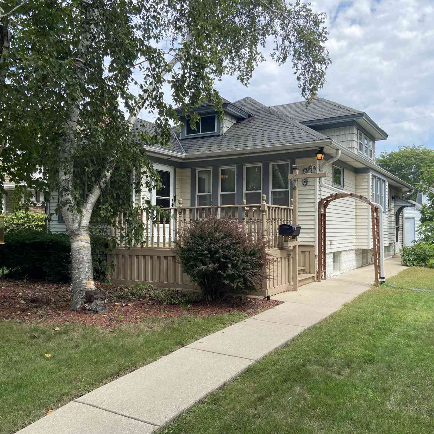 Homes For Sale - 2156 S Livingston<br/> West Allis, WI 53219