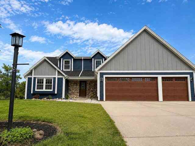 Homes For Sale - W146N10907 Heritage<br/> Germantown, WI 53022
