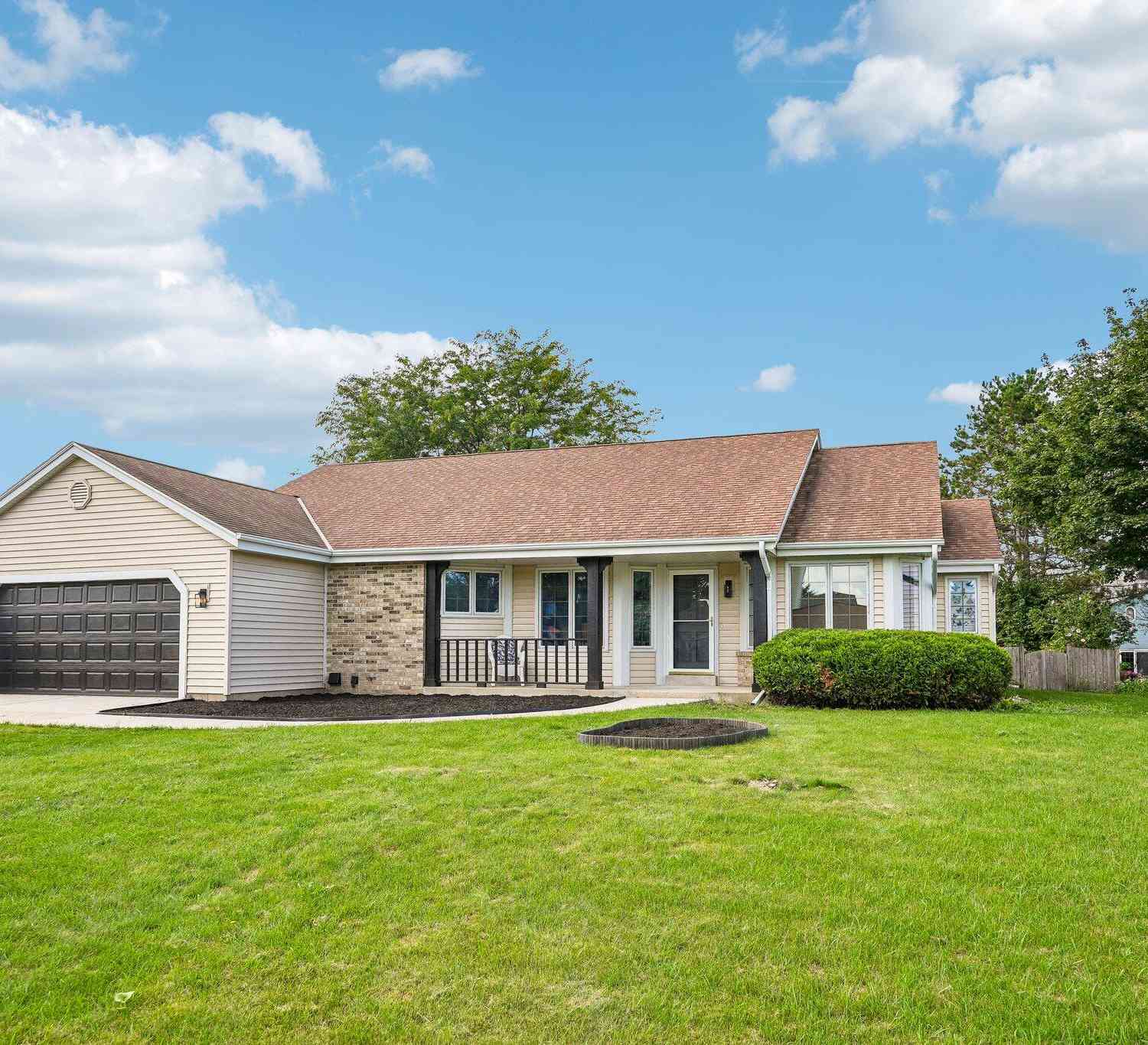 Homes For Sale - 4035 S Avon<br/> New Berlin, WI 53151