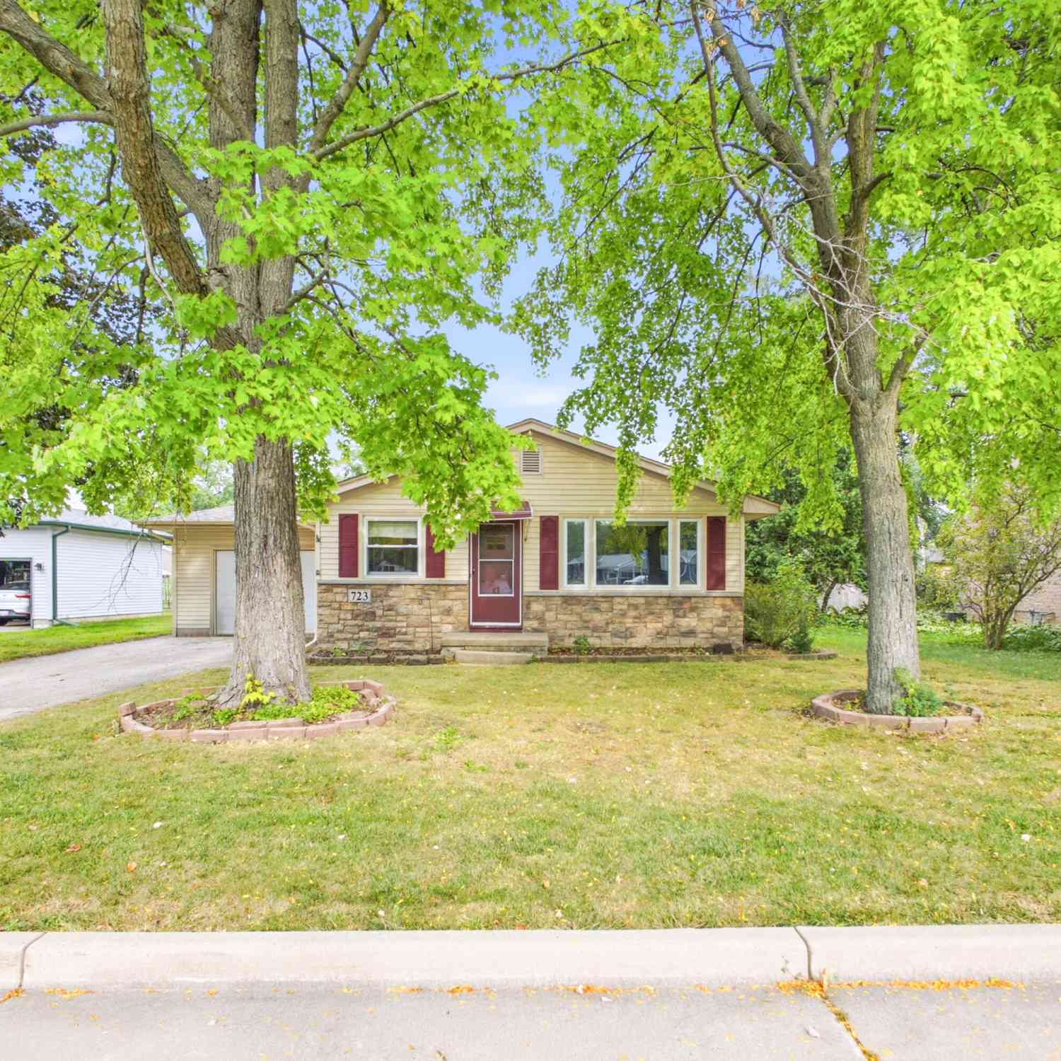 Homes For Sale - 723 Roosevelt<br/> Waukesha County, Oconomowoc, WI 53066