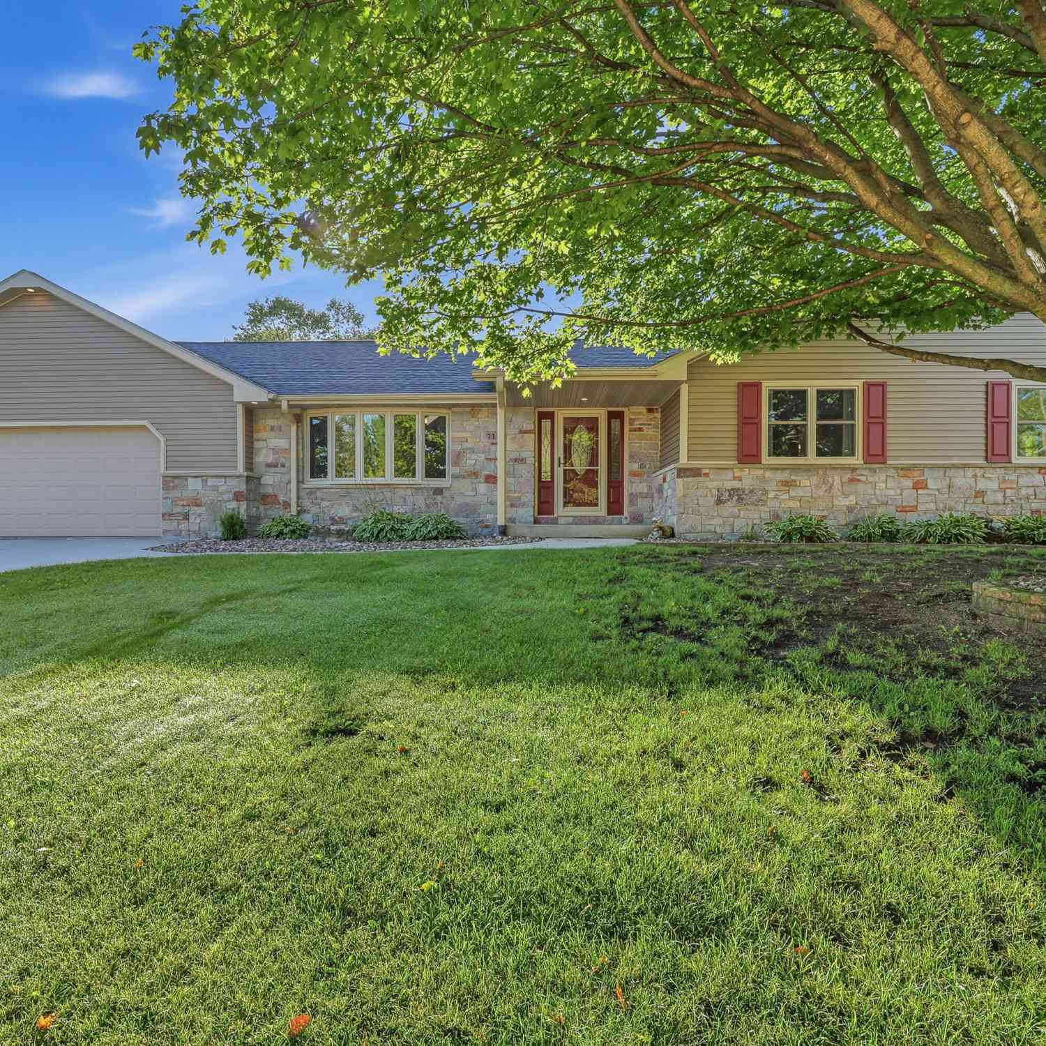 Homes For Sale - 713 Audubon<br/> Howards Grove, WI 53083