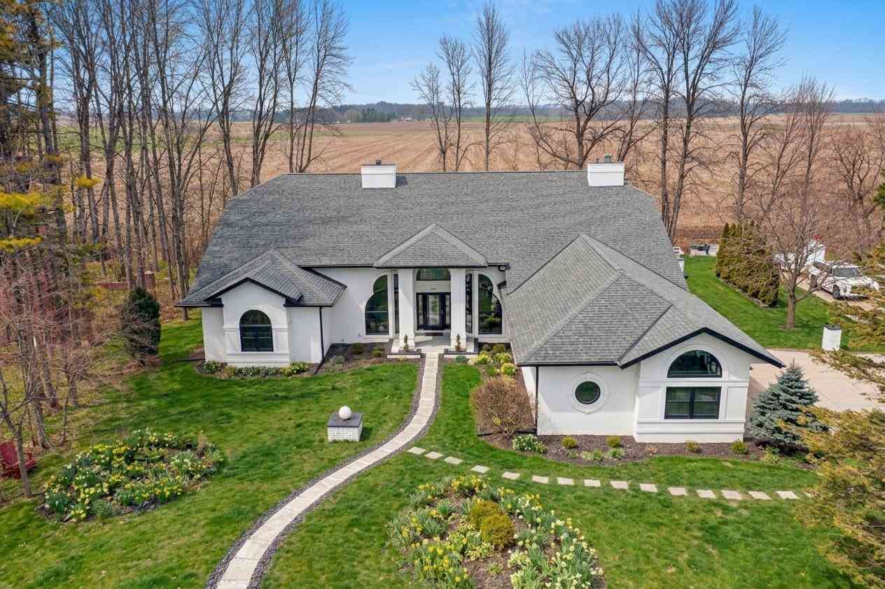 Homes For Sale - 402 Wild Oak<br/> Manitowoc County, Manitowoc, WI 54220