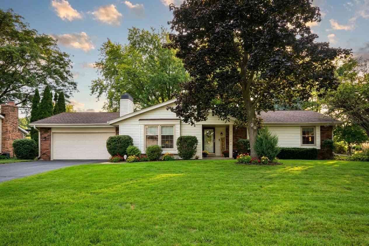 Homes For Sale - W220N2767 Maplewood<br/> Waukesha County, Pewaukee, WI 53186