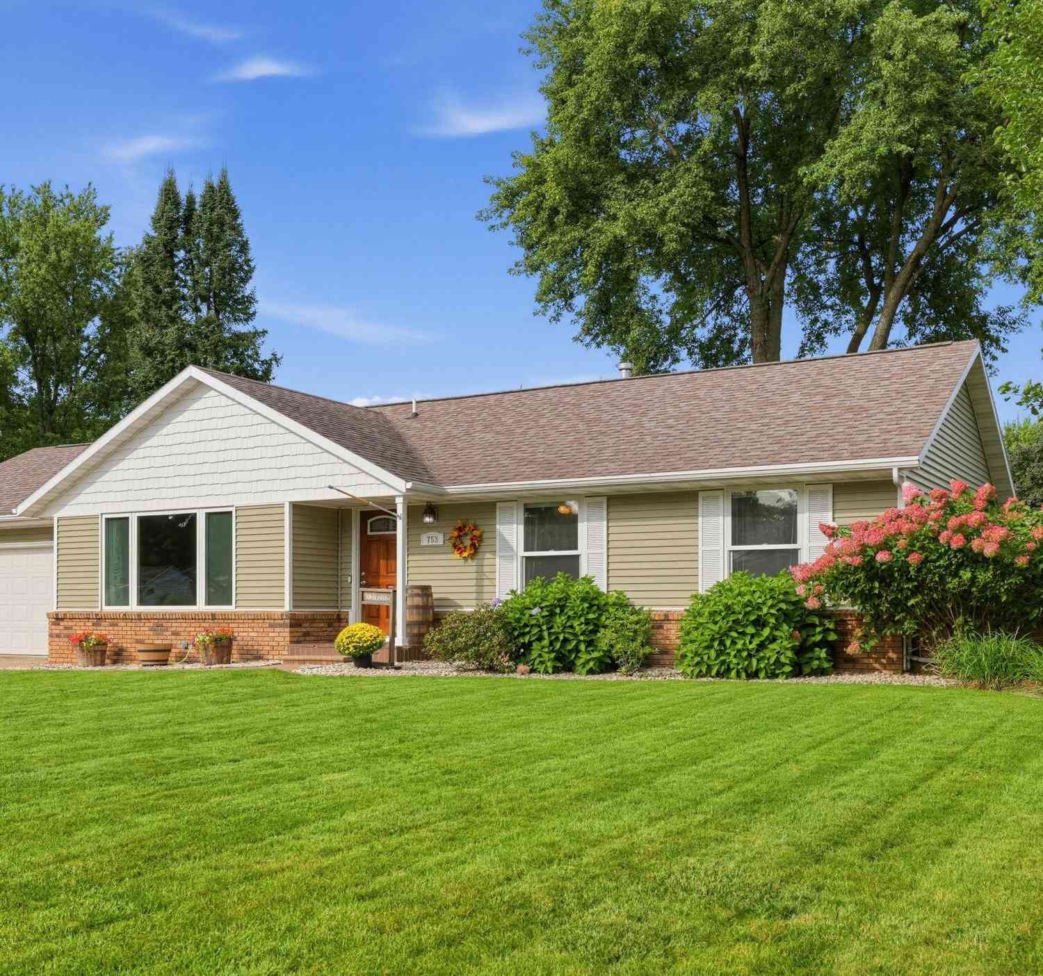 Homes For Sale - 753 Chelsea<br/> Janesville, WI 53546