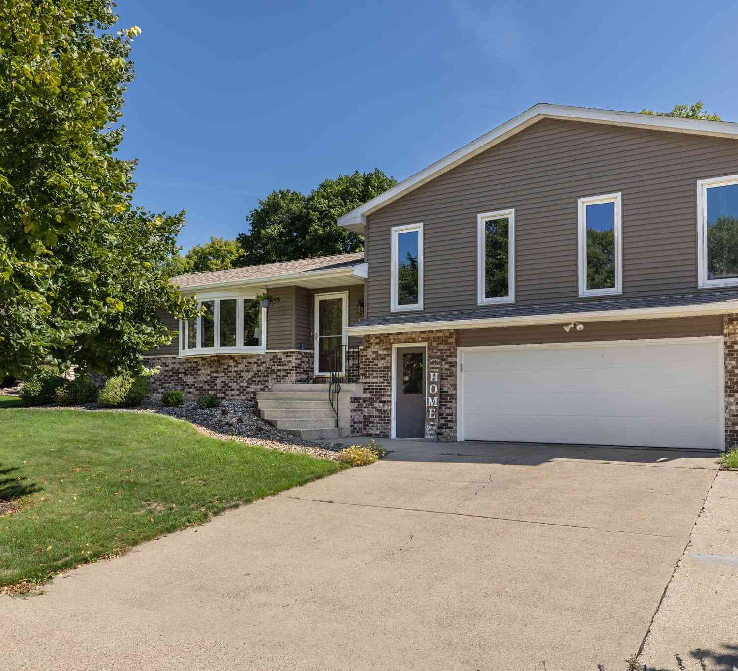 Homes For Sale - 1024 Park Ridge<br/> Onalaska, WI 54650