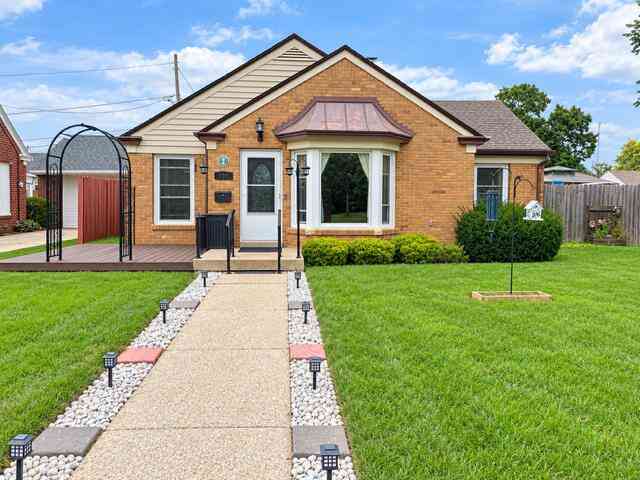 Homes For Sale - 700 Kingston<br/> Racine, WI 53402