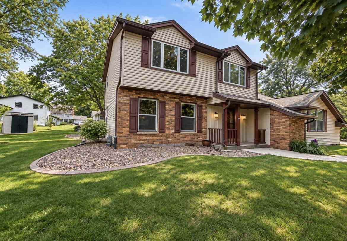 Homes For Sale - 7251 Hyacinth<br/> Greendale, WI 53129
