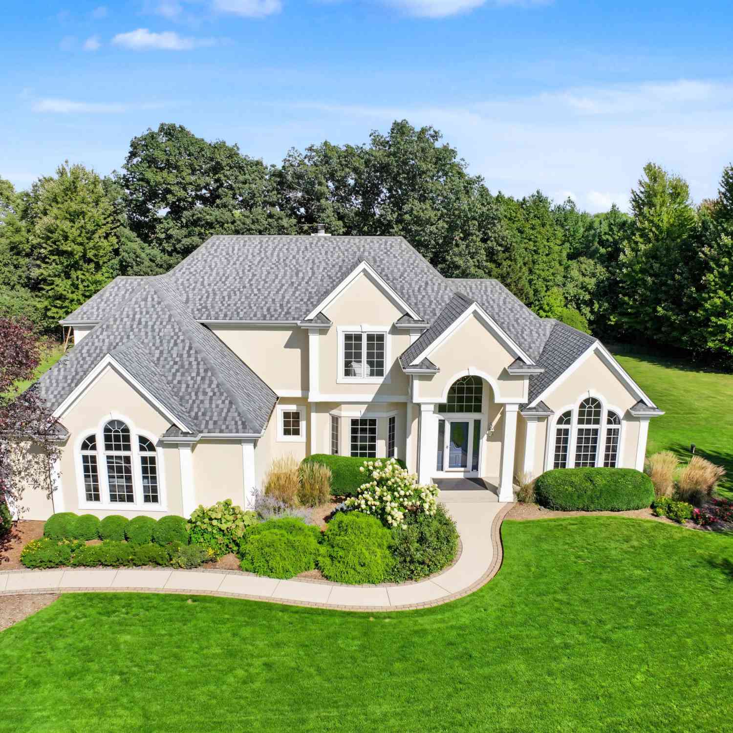 Homes For Sale - 261 Steeple Pointe<br/> Delafield, WI 53018