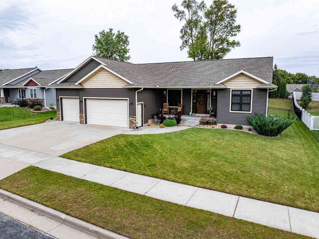 Homes For Sale - 709 Deerwood<br/> Holmen, WI 54636