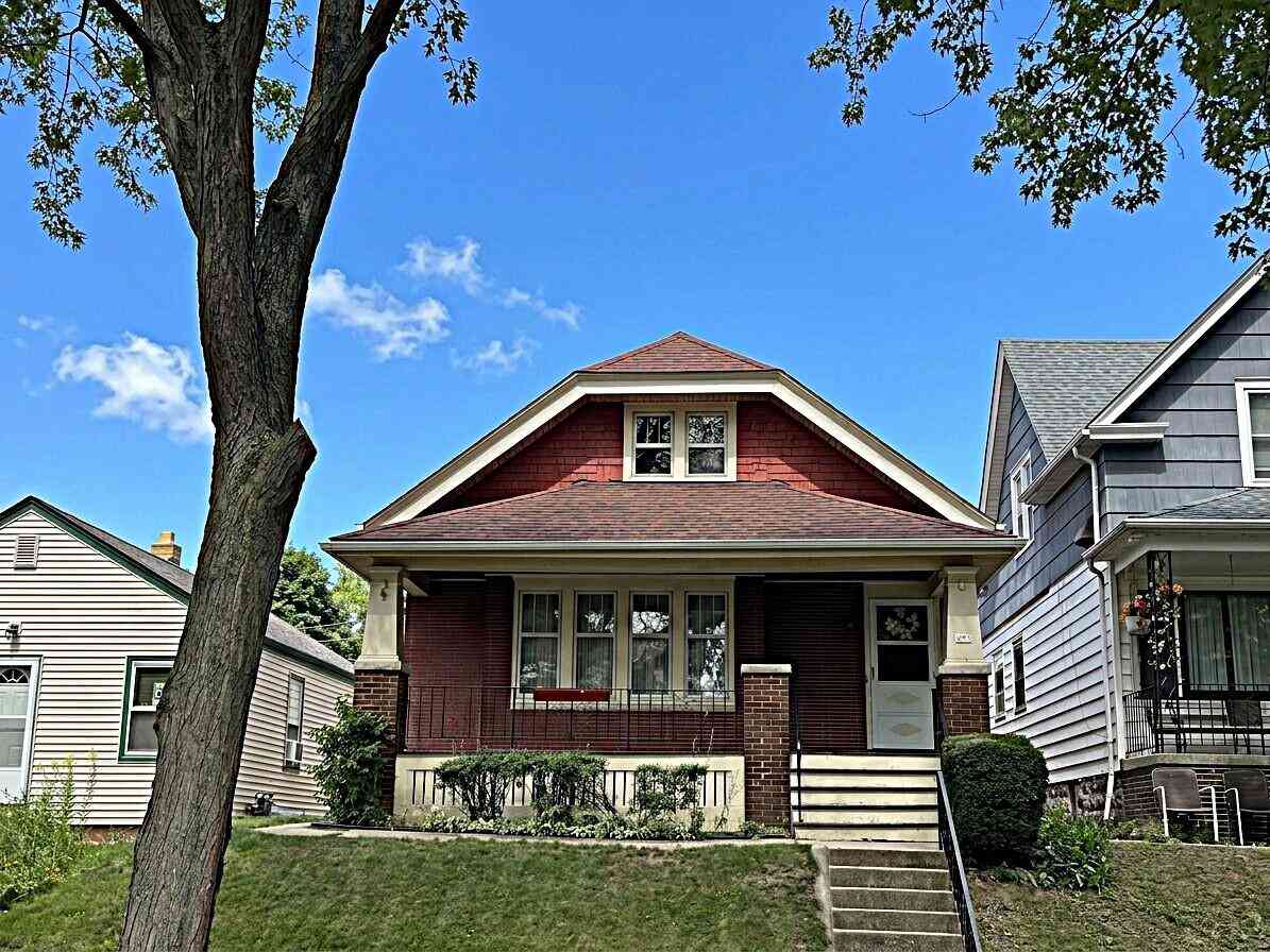 Homes For Sale - 627 E Russell<br/> Milwaukee, WI 53207