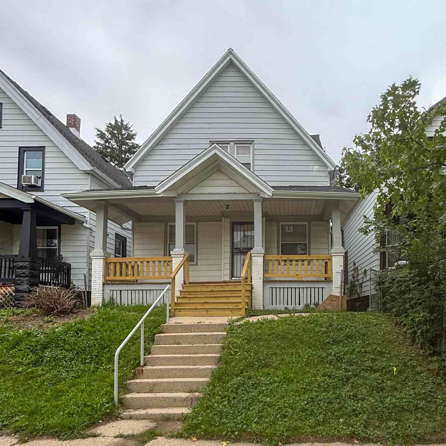 Homes For Sale - 3142 N 15th<br/> Milwaukee, WI 53206
