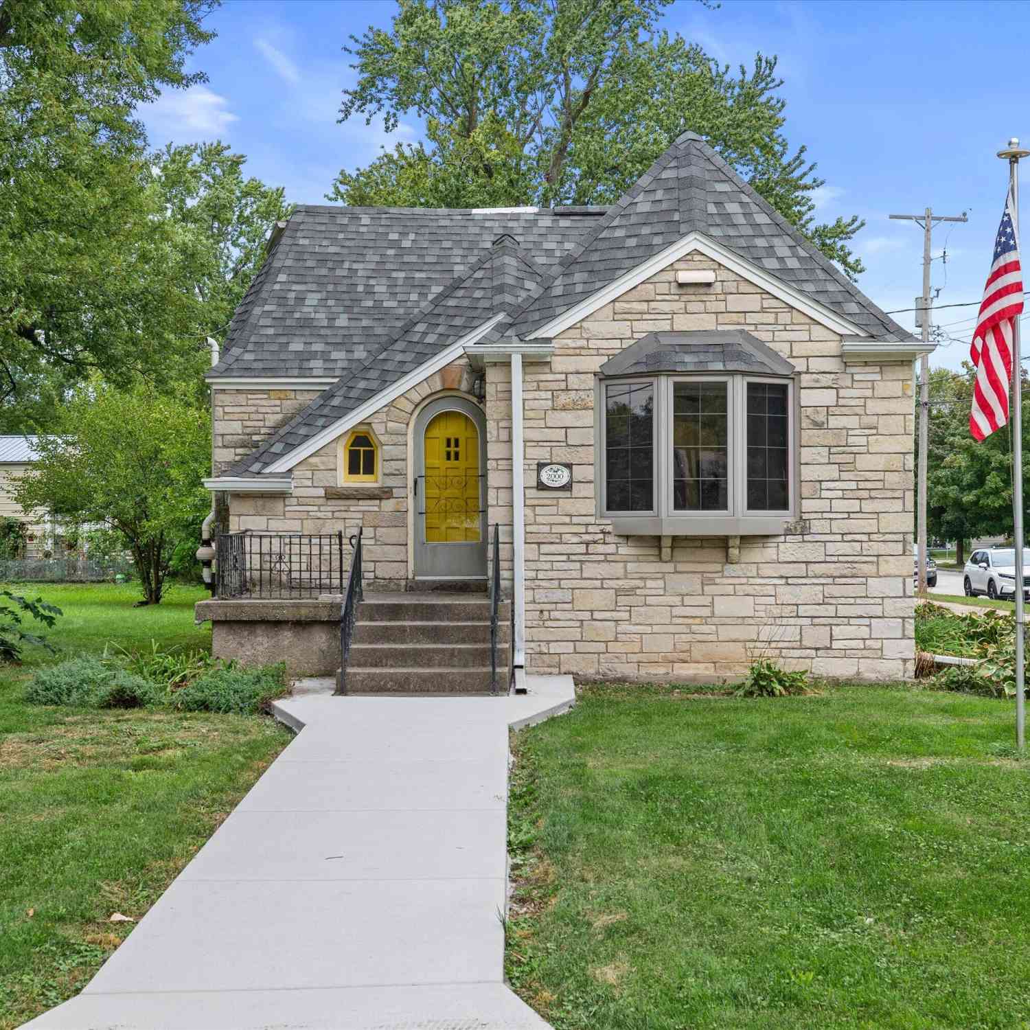 Homes For Sale - 2000 Summit<br/> Waukesha, WI 53188