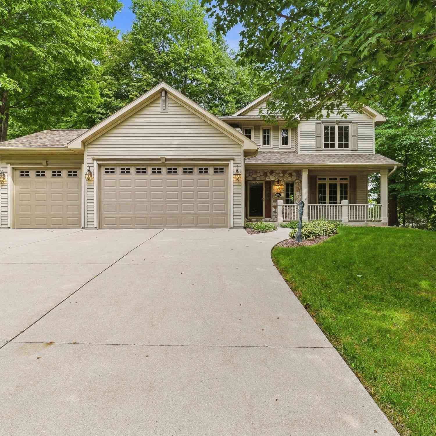 Homes For Sale - 911 Cobblestone<br/> Howards Grove, WI 53083