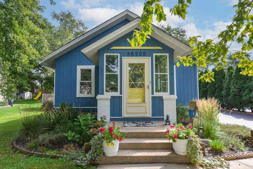 Homes For Sale - W282N6908 Main<br/> Merton, WI 53056