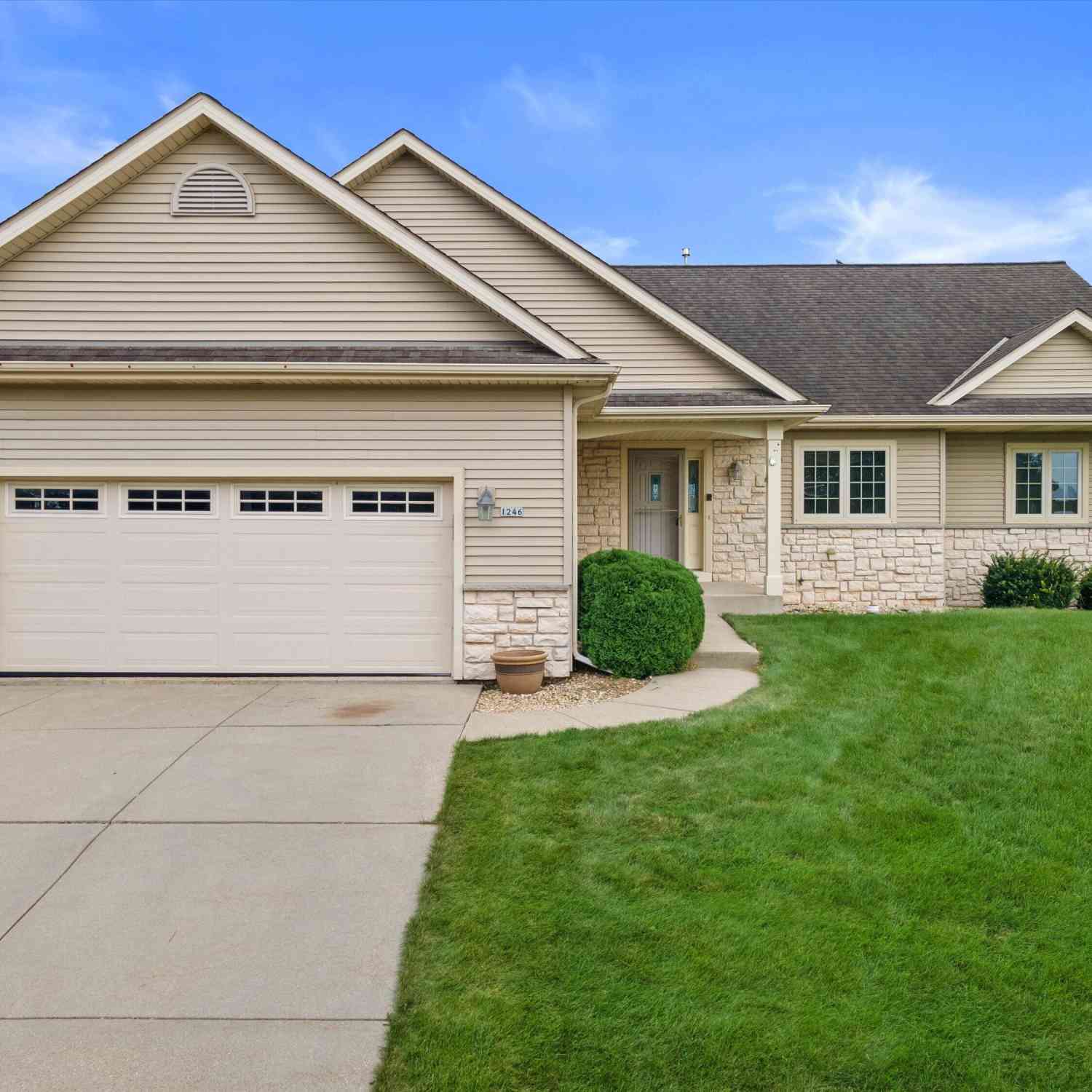 Homes For Sale - 1246 S Wilson<br/> Hartford, WI 53027