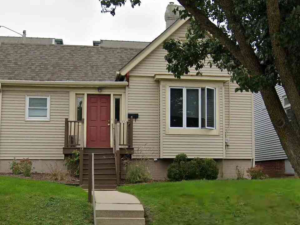 Homes For Sale - 2032 W Michigan<br/> Milwaukee County, Milwaukee, WI 53233