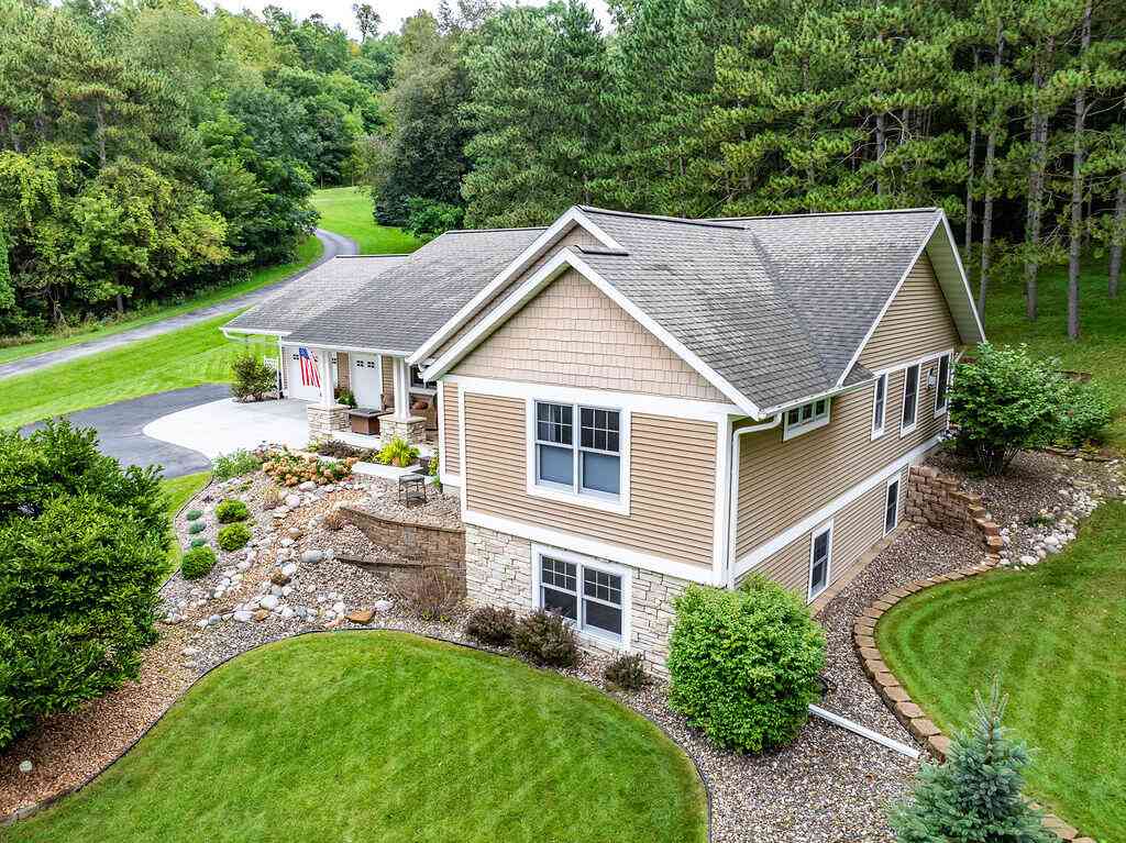 Homes For Sale - N5540 Moos<br/> Onalaska, WI 54650