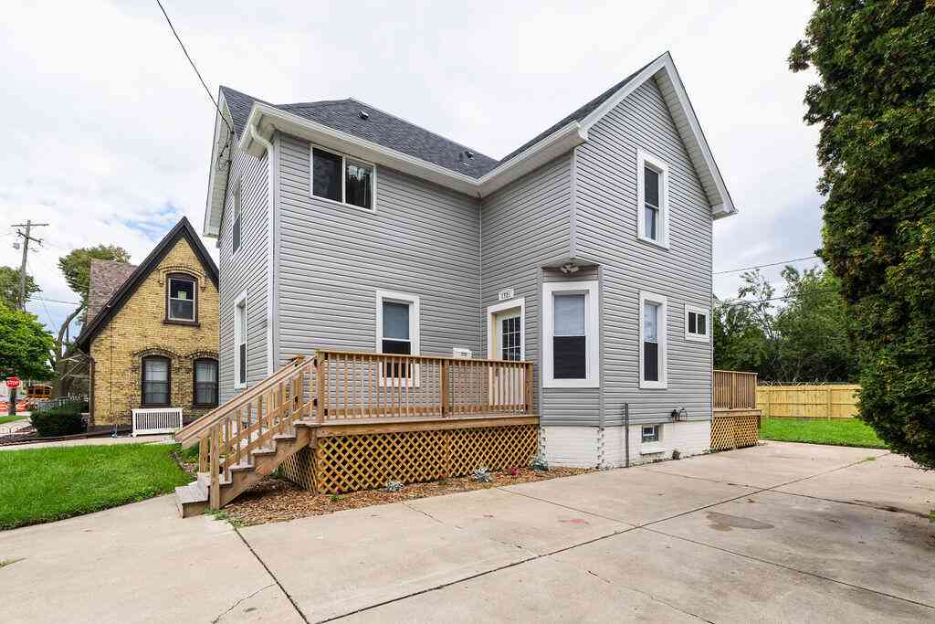 Homes For Sale - 1721 Saint Clair<br/> Racine, WI 53402