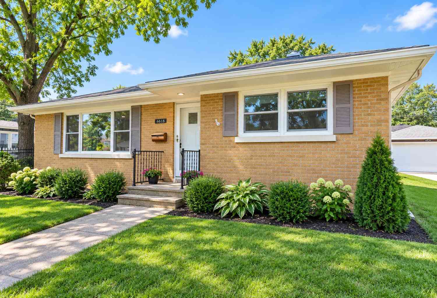 Homes For Sale - 6618 43rd<br/> Kenosha, WI 53142