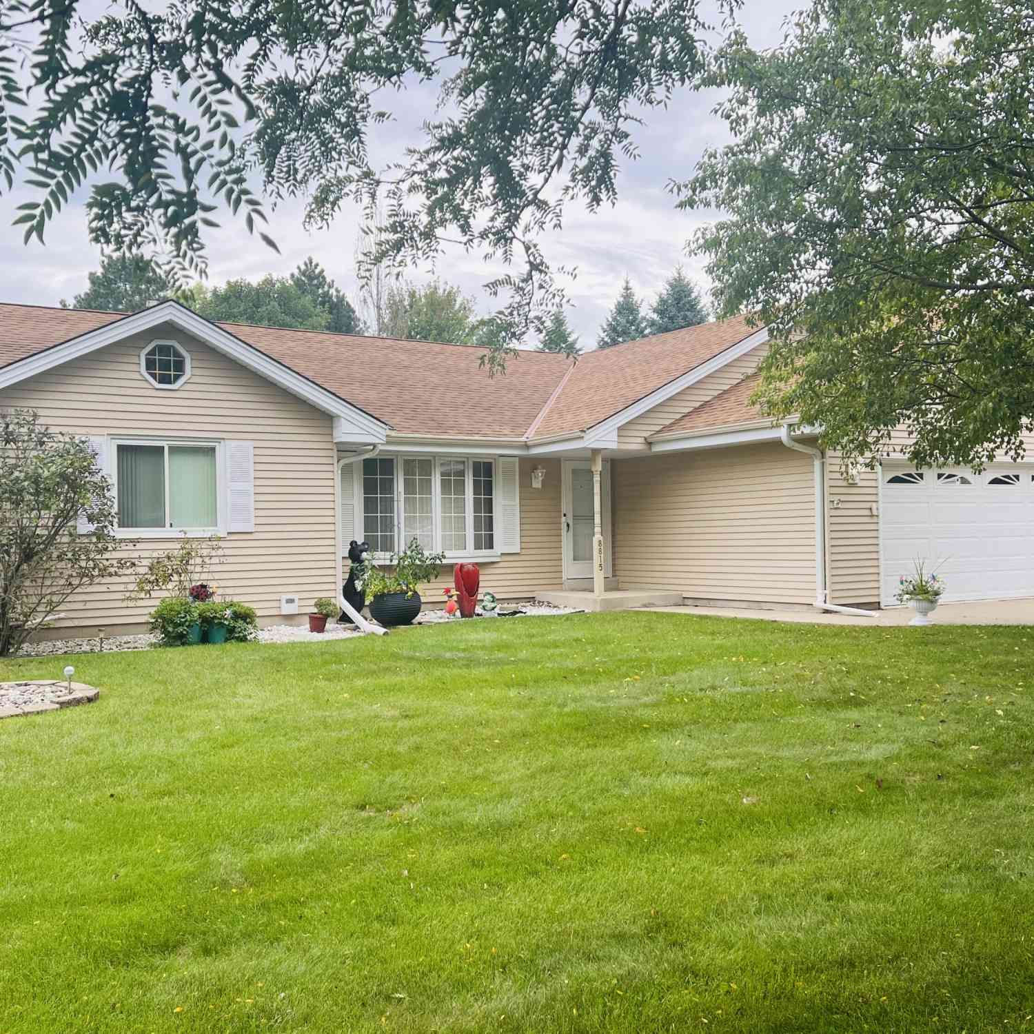 Homes For Sale - 8815 S Castle<br/> Franklin, WI 53132