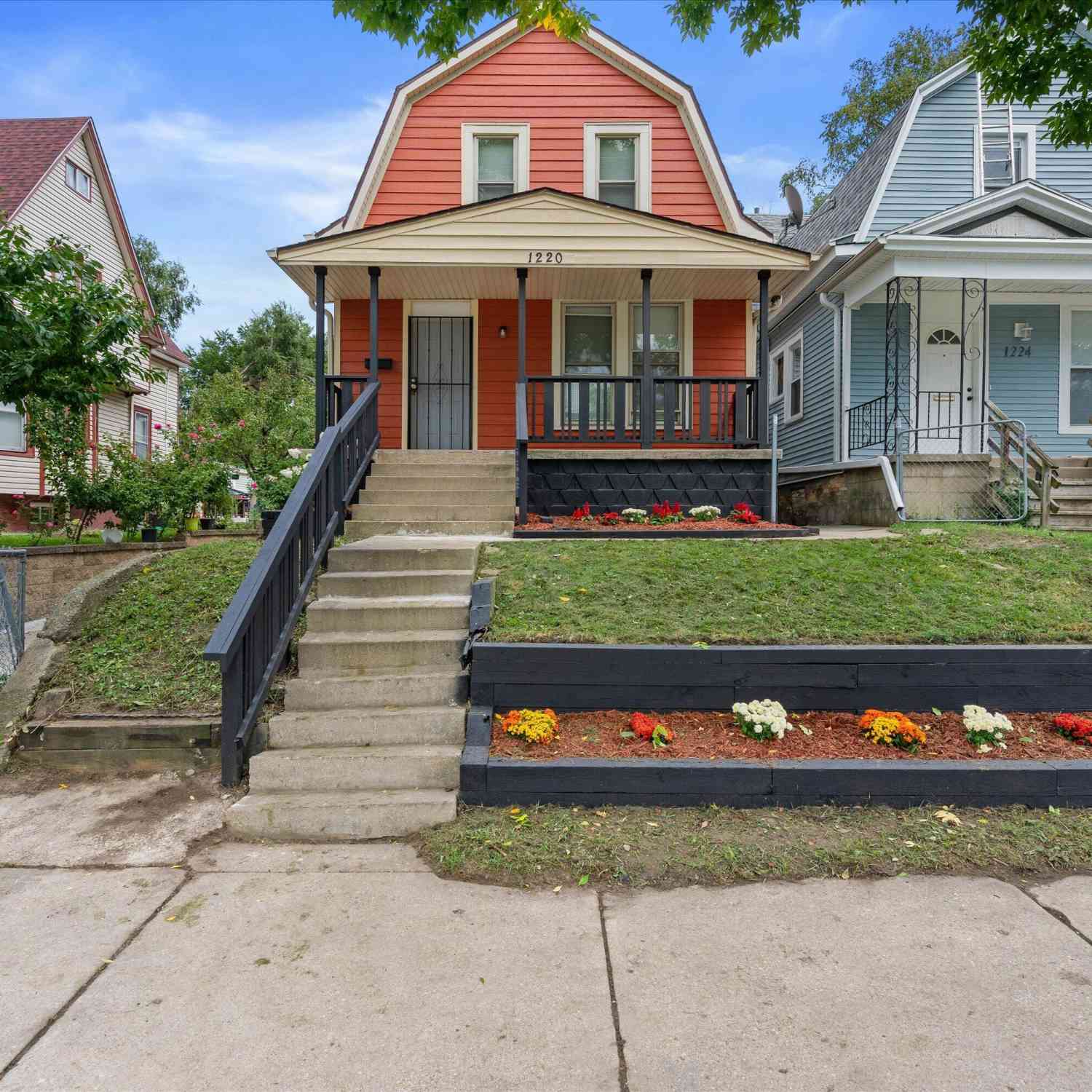 Homes For Sale - 1220 S 25th<br/> Milwaukee, WI 53204