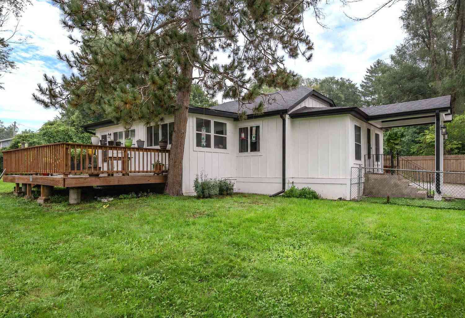 Homes For Sale - W1028 Aster<br/> Walworth County, Bloomfield, WI 53128