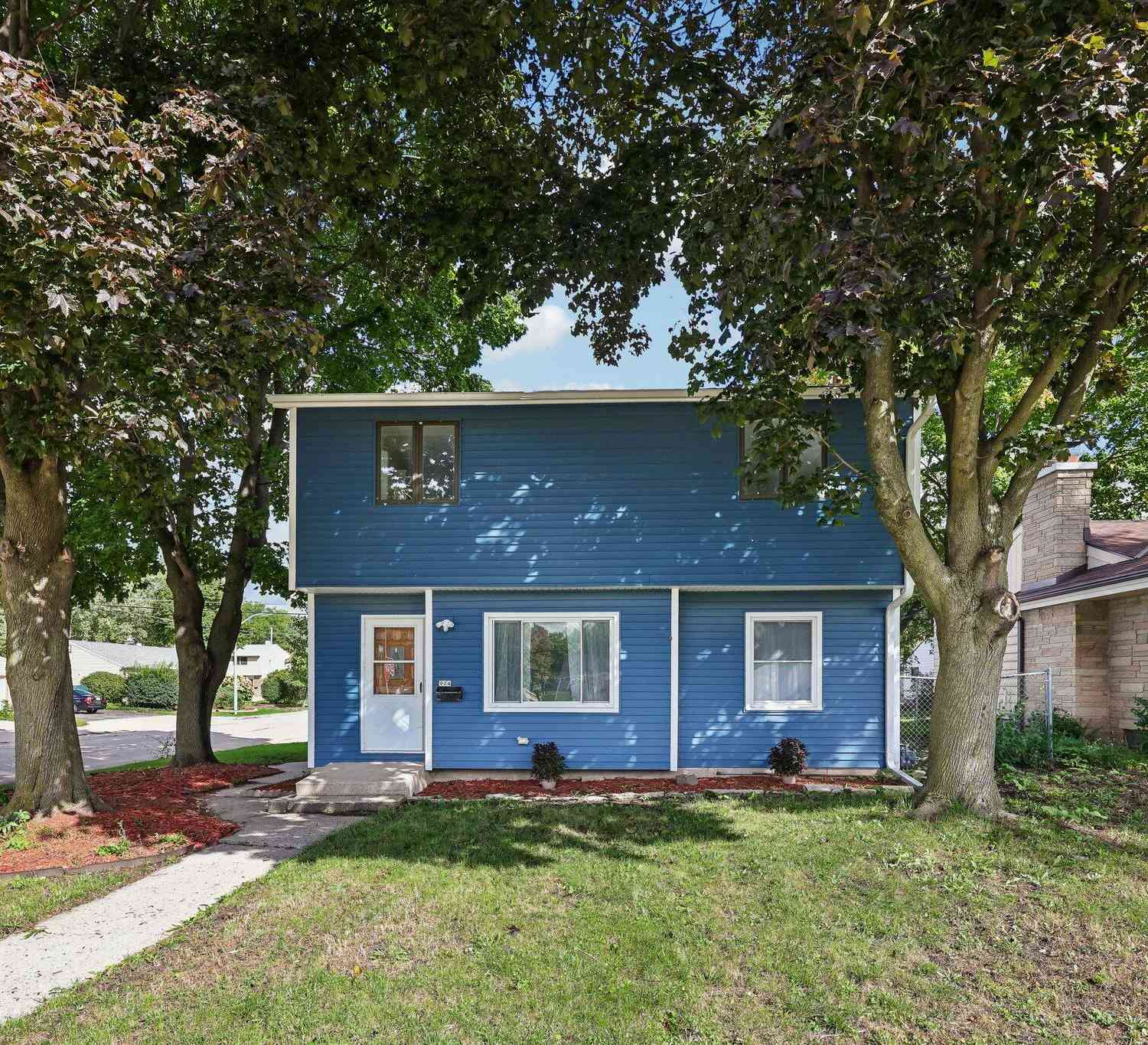 Homes For Sale - 904 S 112th<br/> West Allis, WI 53214