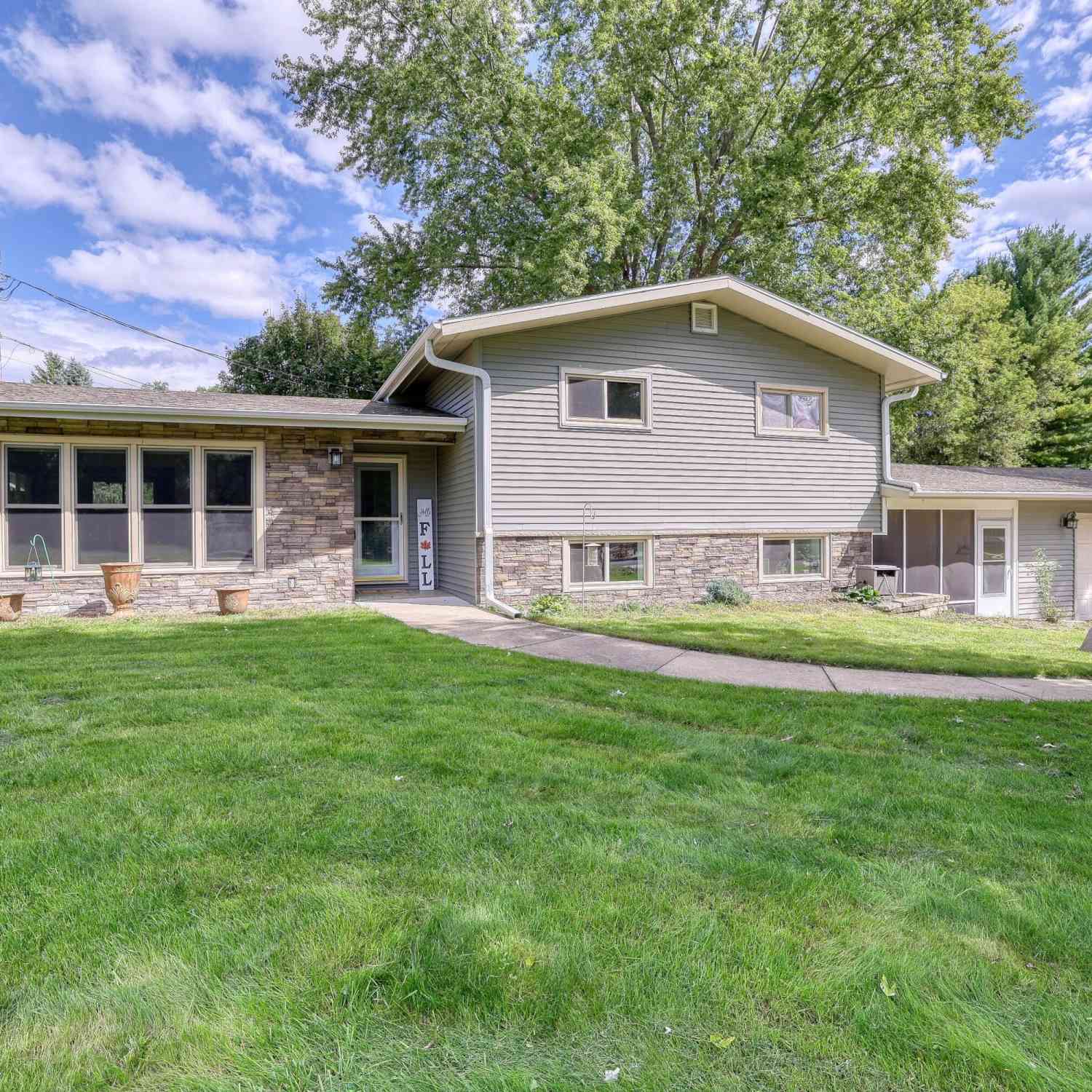Homes For Sale - W262S3300 Ridge<br/> Waukesha, WI 53189