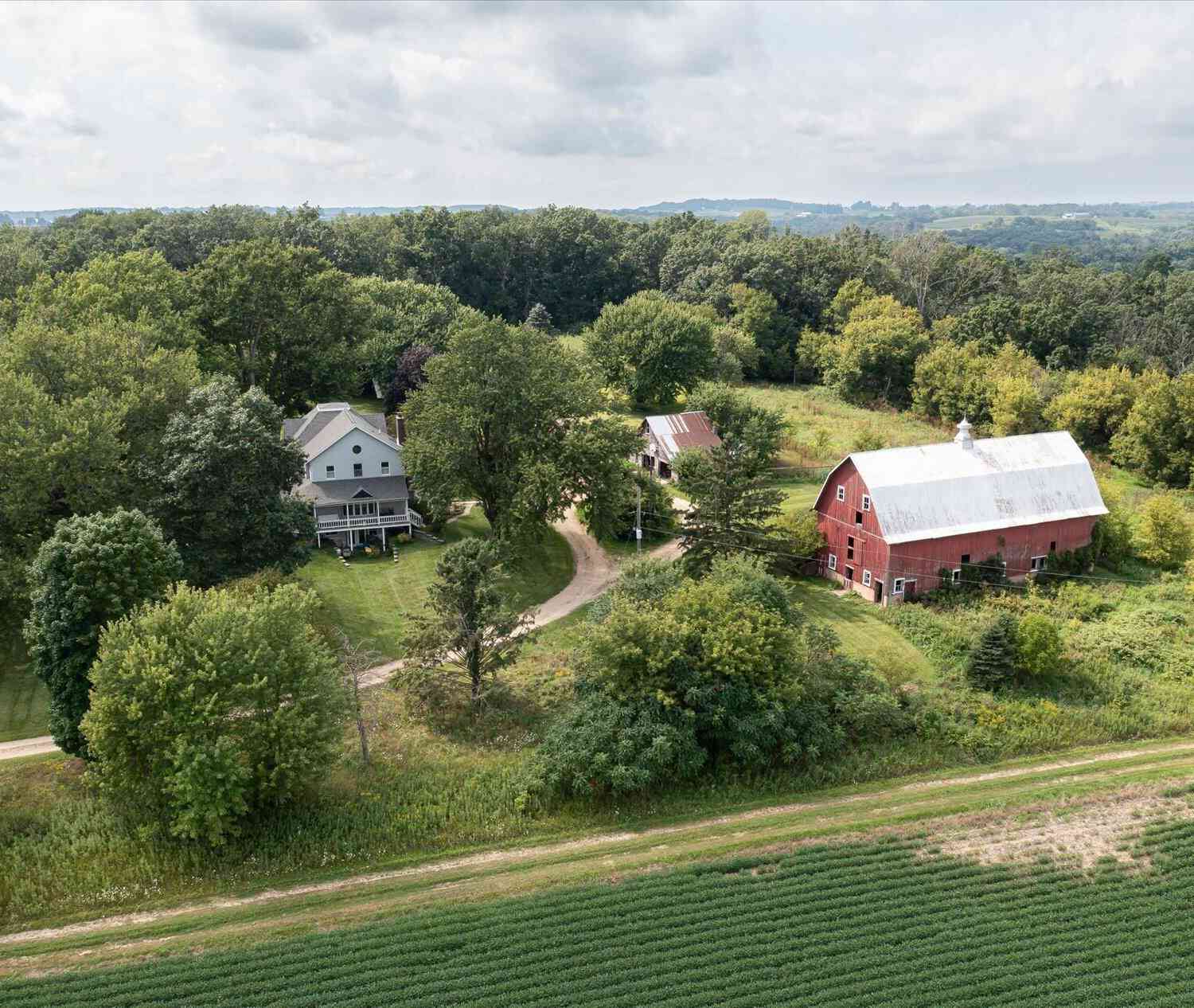 Homes For Sale - E7530 Hinkst Hollow<br/> Franklin, WI 54665