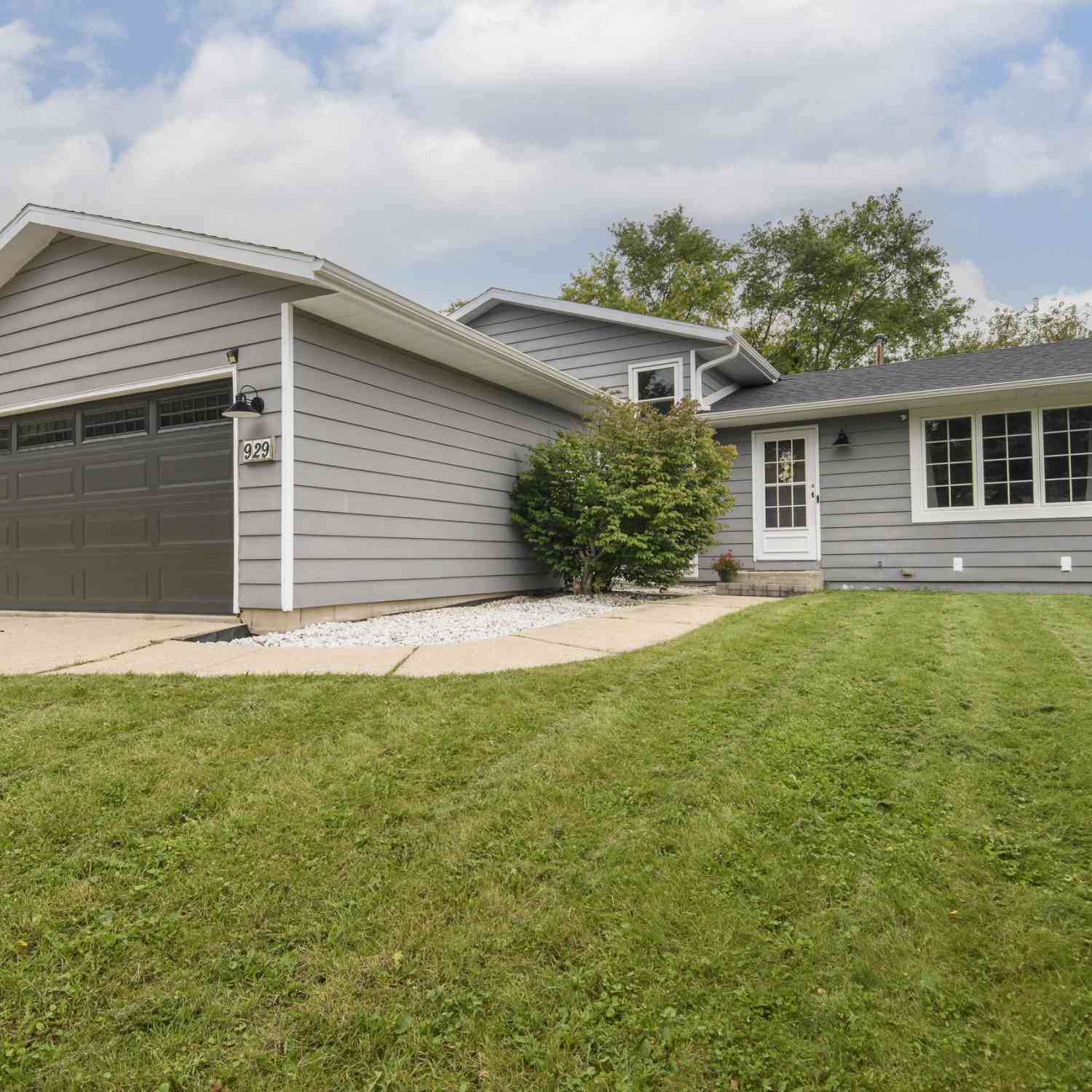 Homes For Sale - 929 Howard<br/> Waukesha, WI 53188