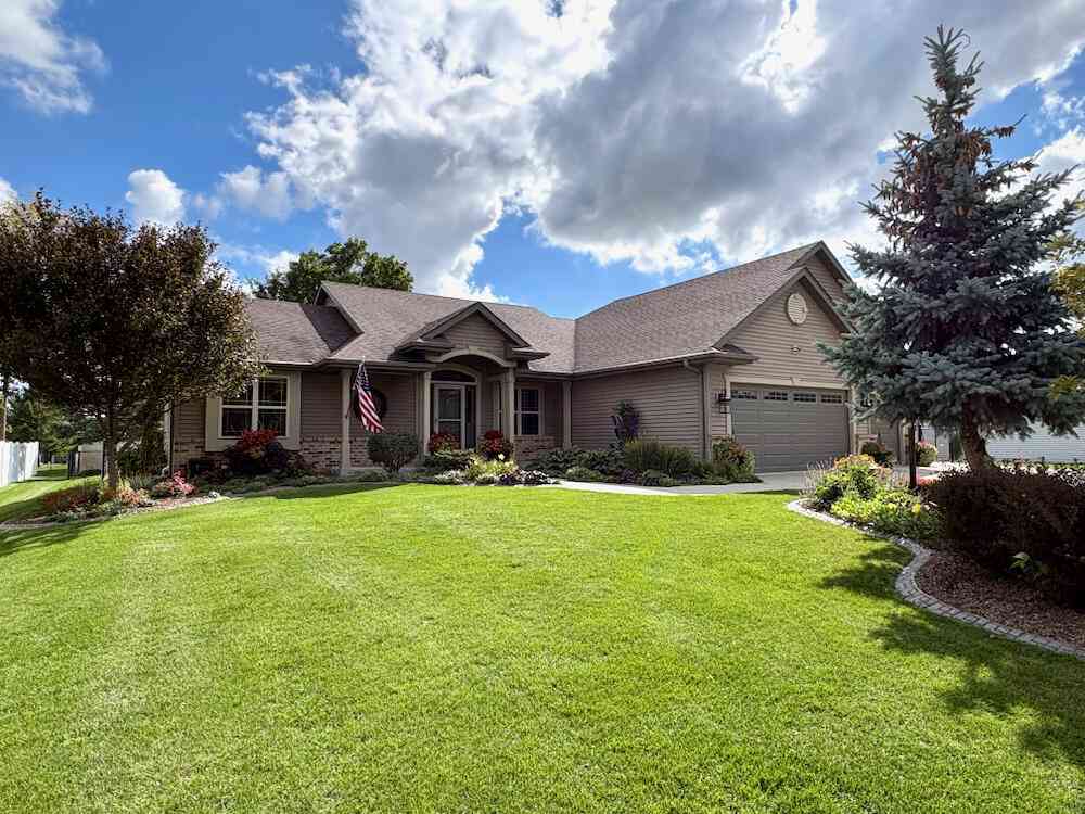 Homes For Sale - S77W18475 Janesville<br/> Muskego, WI 53150