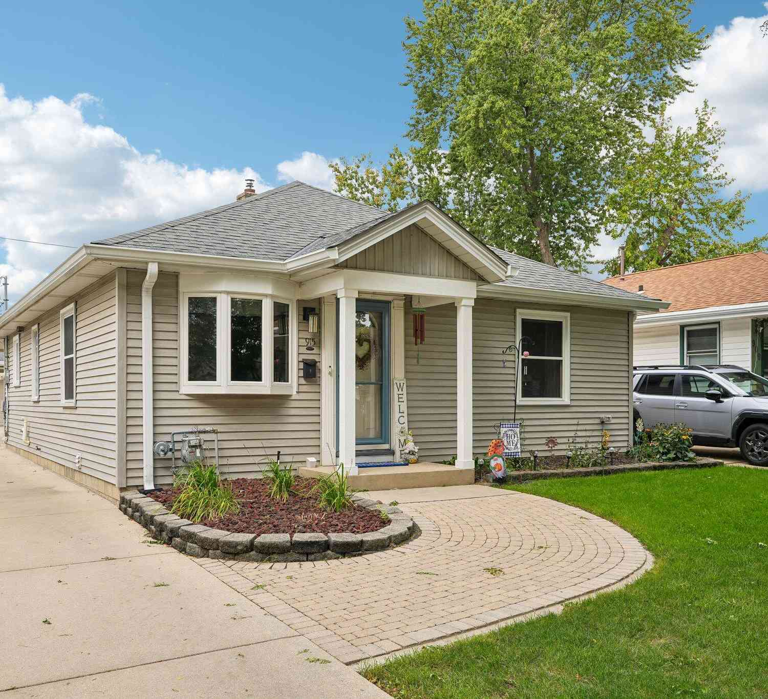 Homes For Sale - 915 S 91st<br/> West Allis, WI 53214