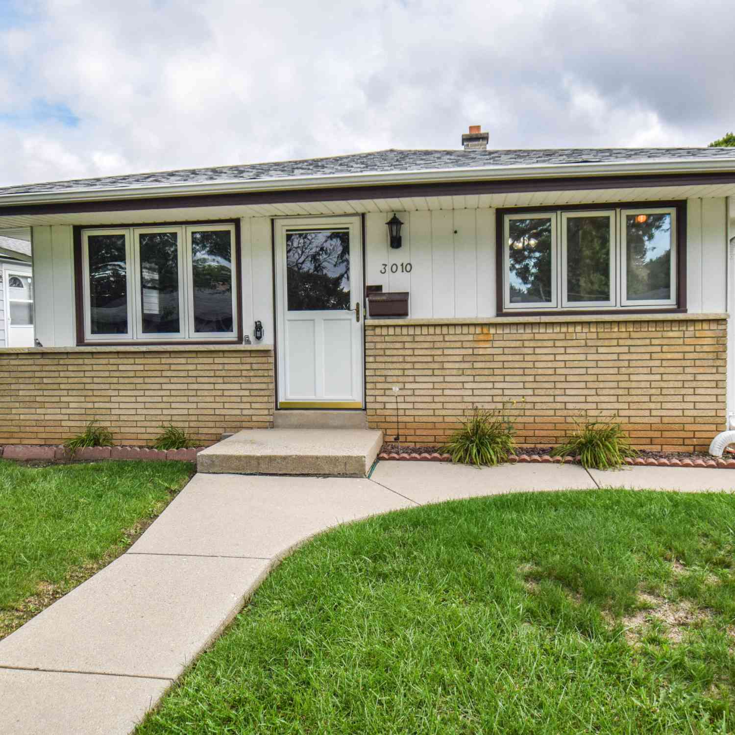 Homes For Sale - 3010 S 96th<br/> West Allis, WI 53227