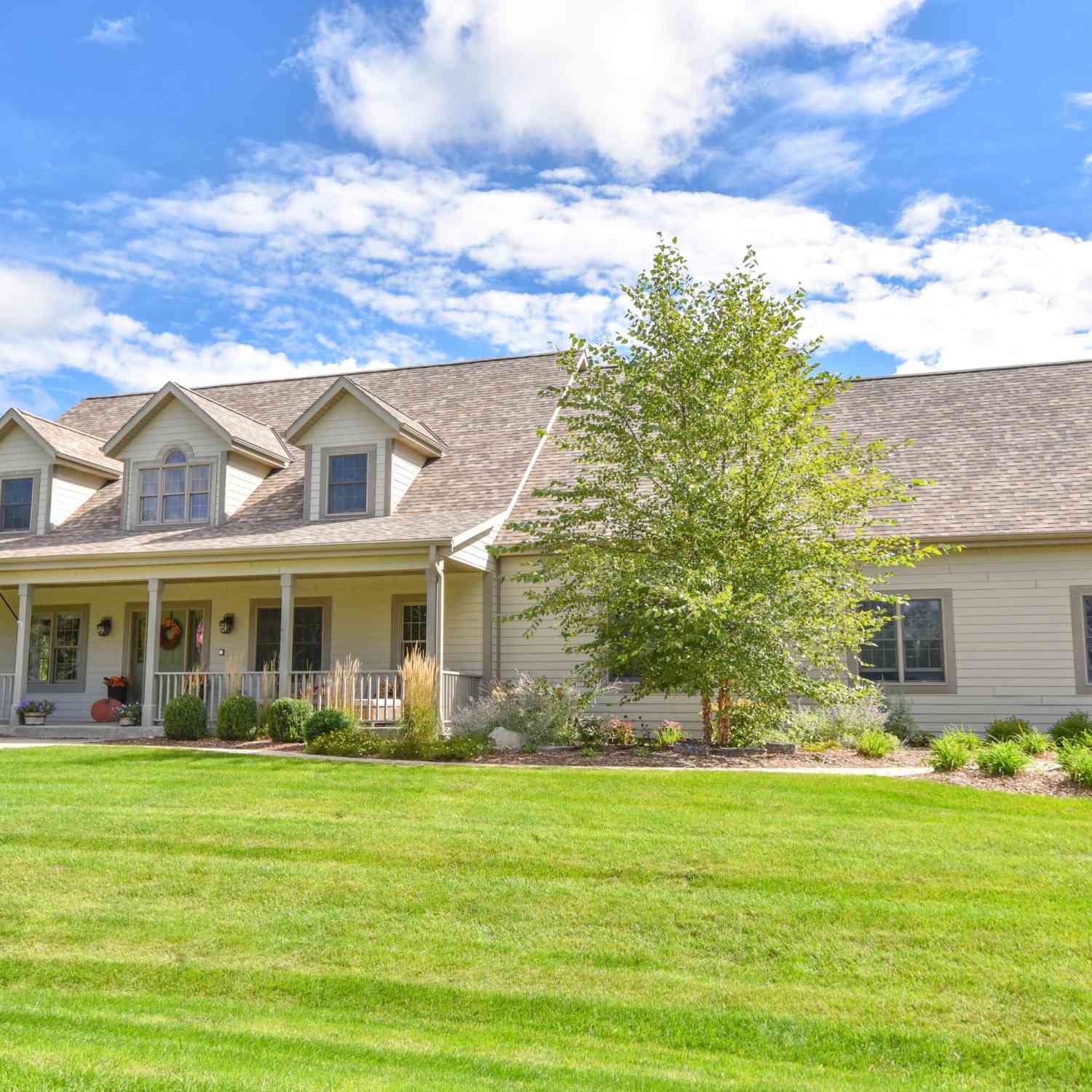 Homes For Sale - 3006 Old Oak<br/> Washington County, Hartford, WI 53027