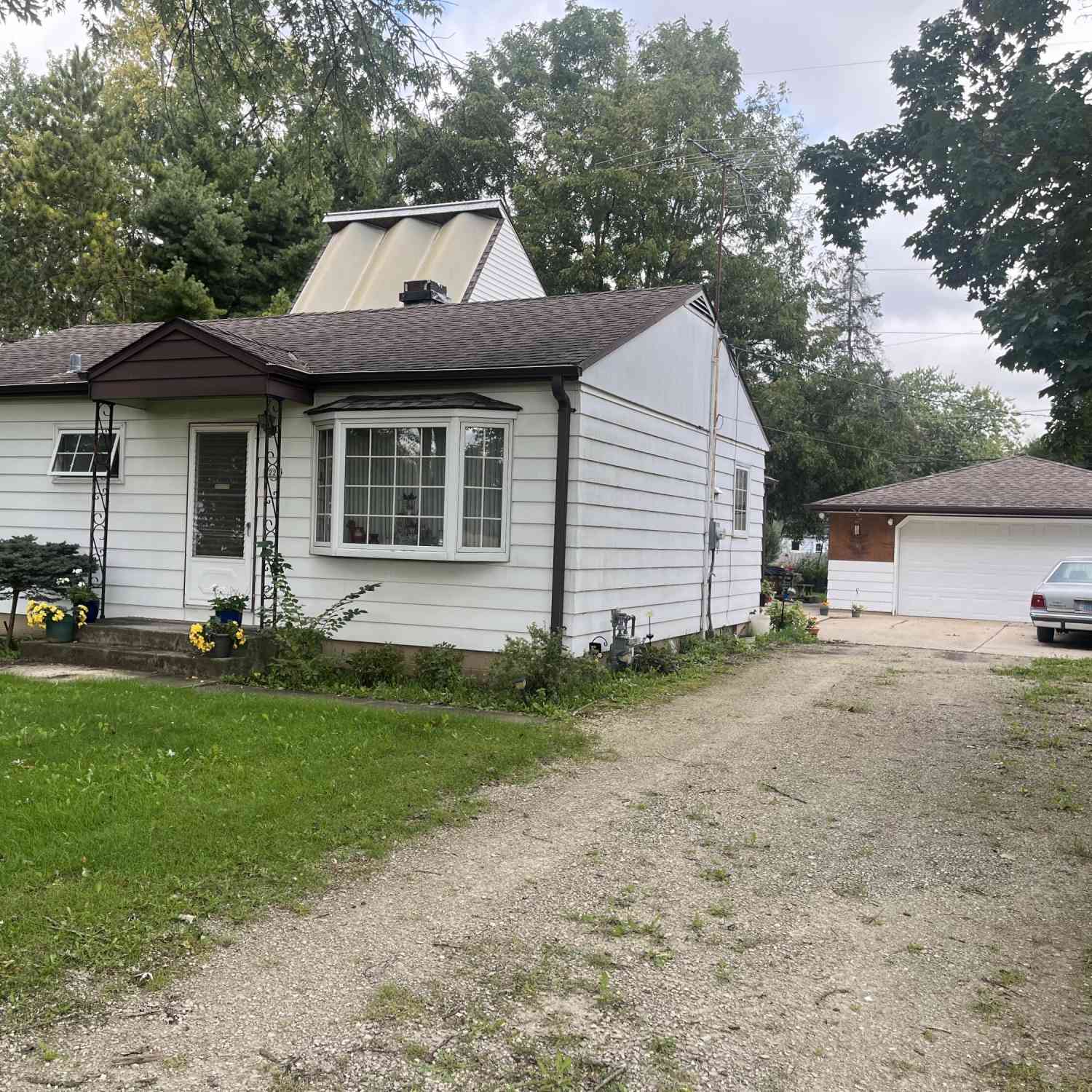 Homes For Sale - 1224 E Alan<br/> Oak Creek, WI 53154